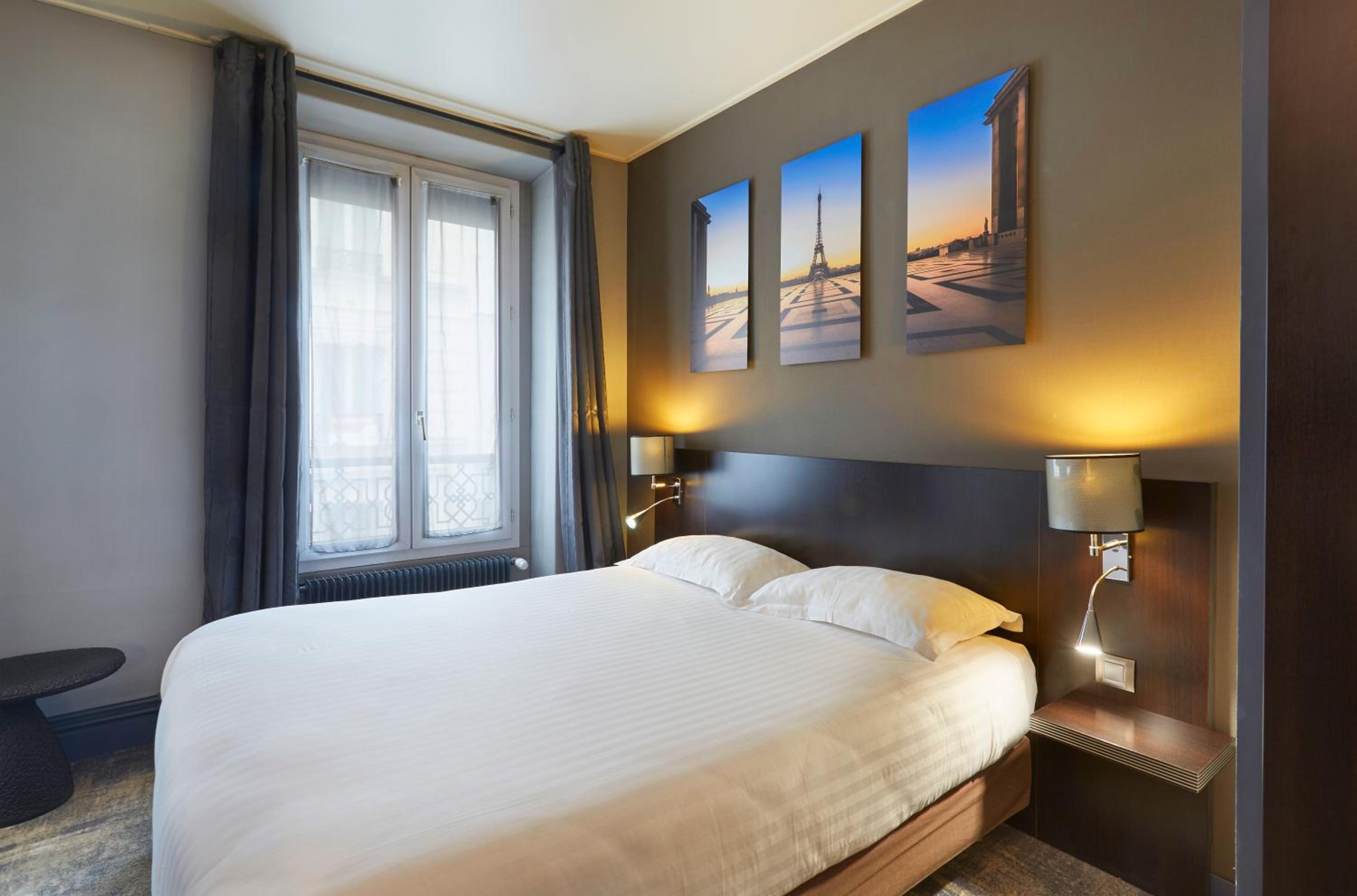 2 non-communicating Double Rooms