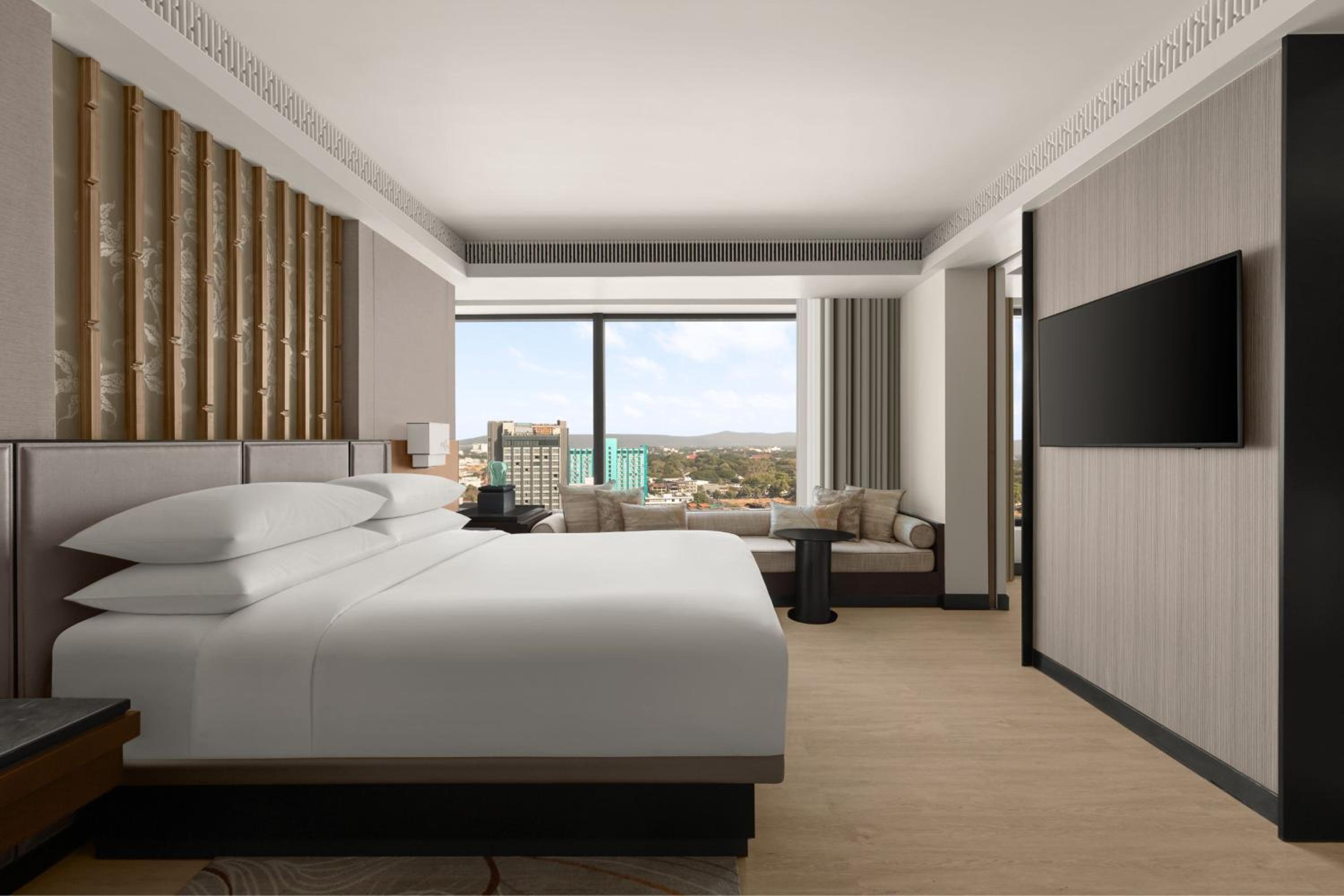 Executive Suite - King Bed - High Floor - Club Lounge Access