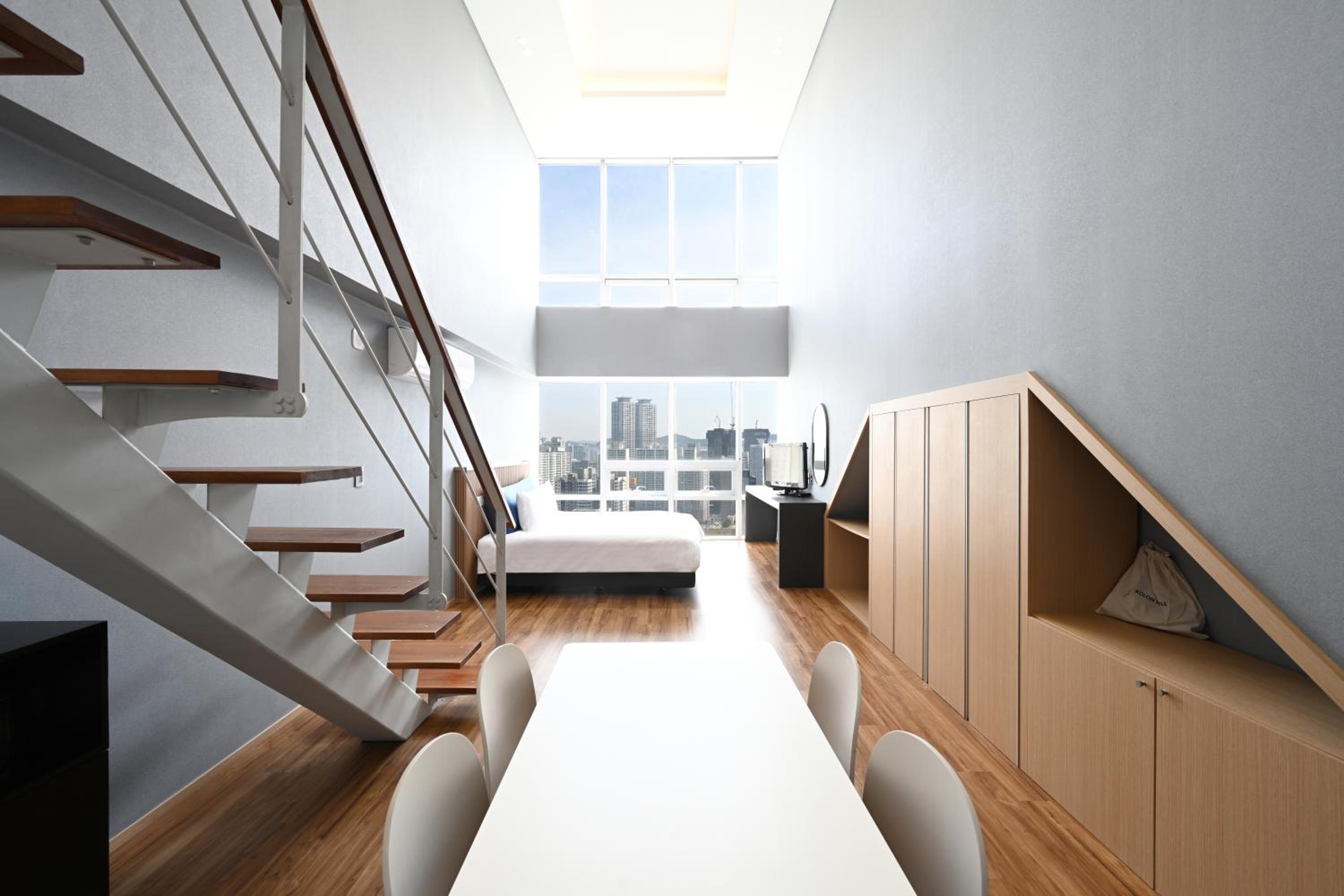 Parlor Suite with City View