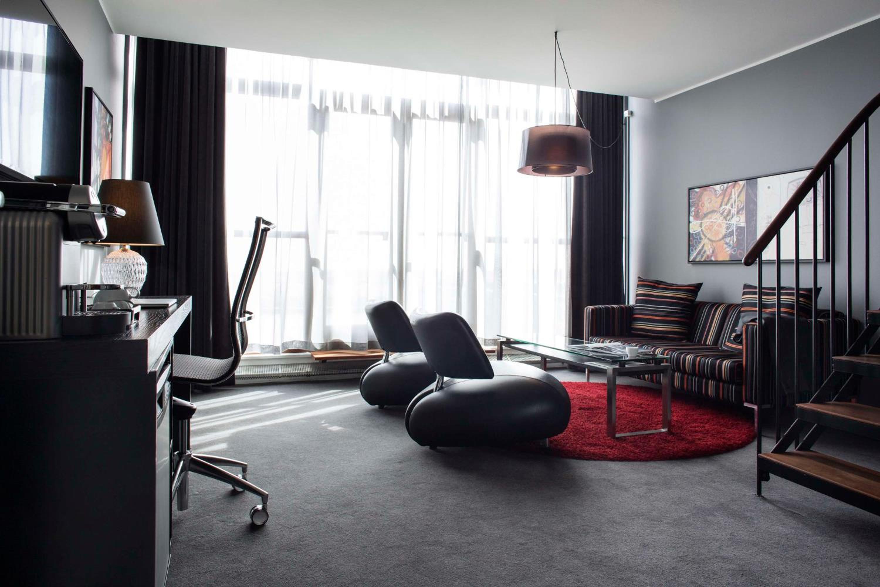 Deluxe Suite with Sea View