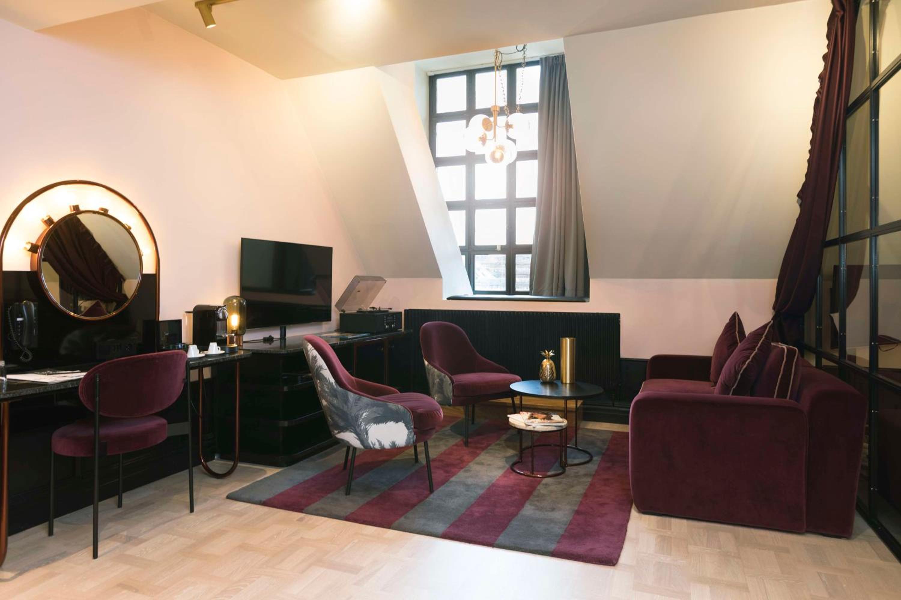 Master King Suite