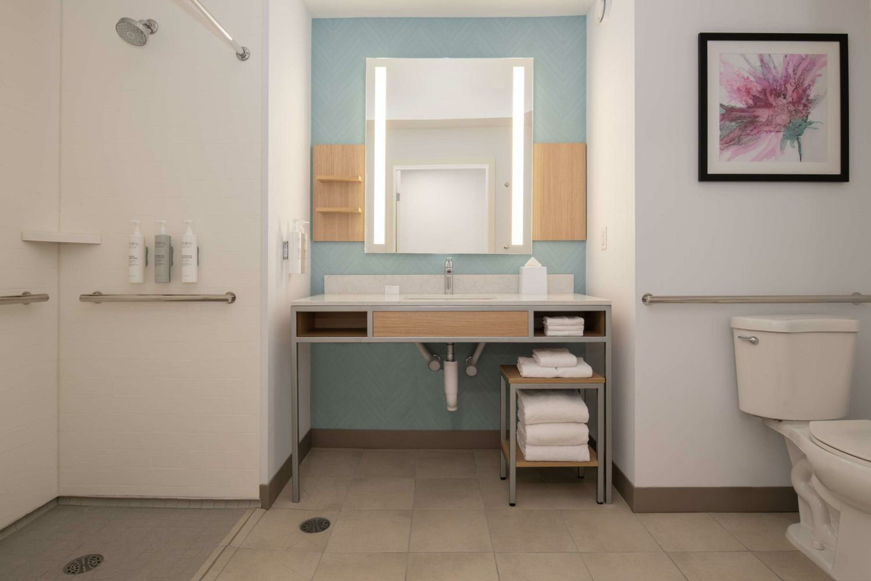 Two-Bedroom King Suite with Two King Beds and Roll-In Shower - Mobility Accessible