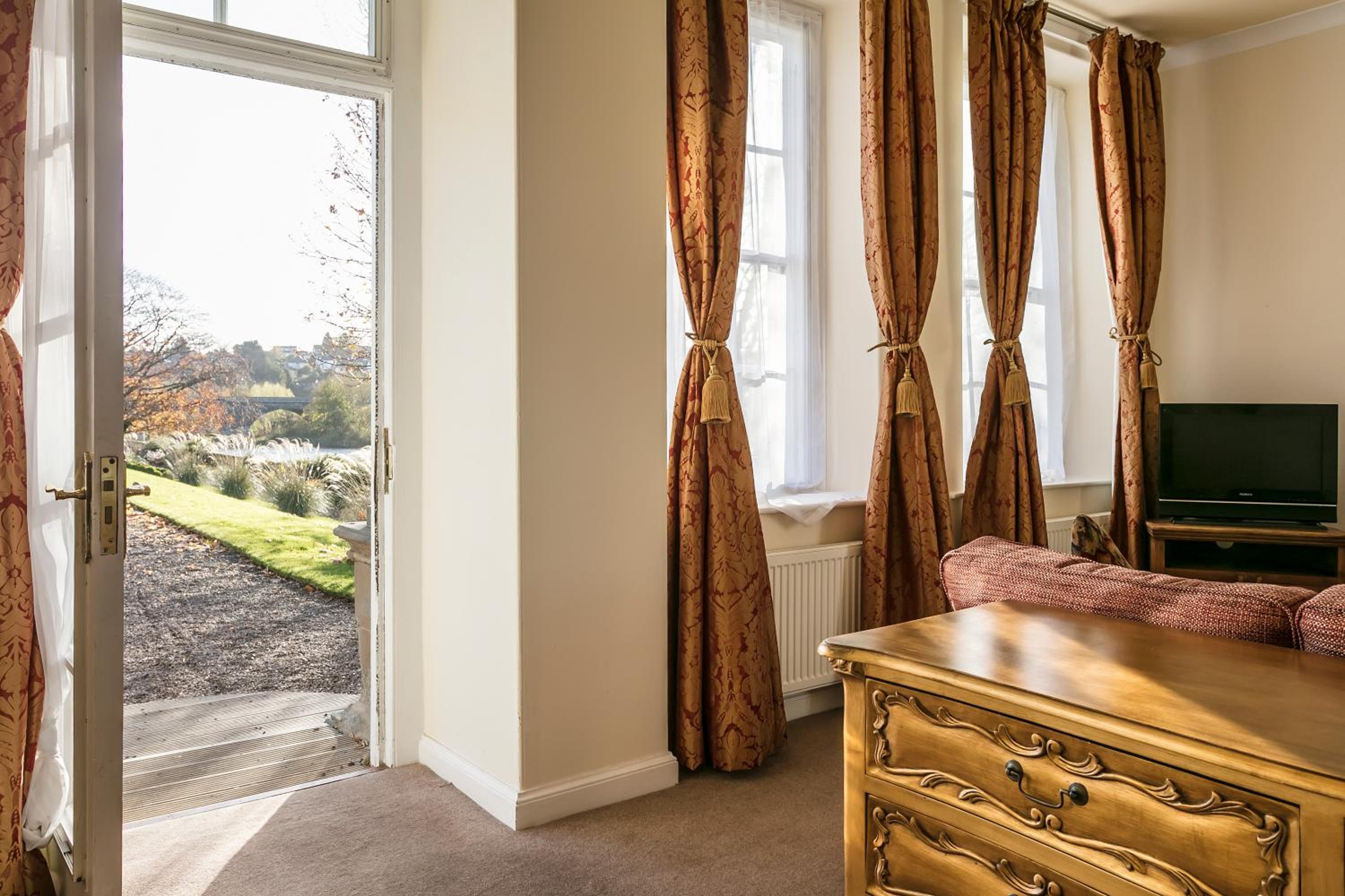 Suite with Garden View