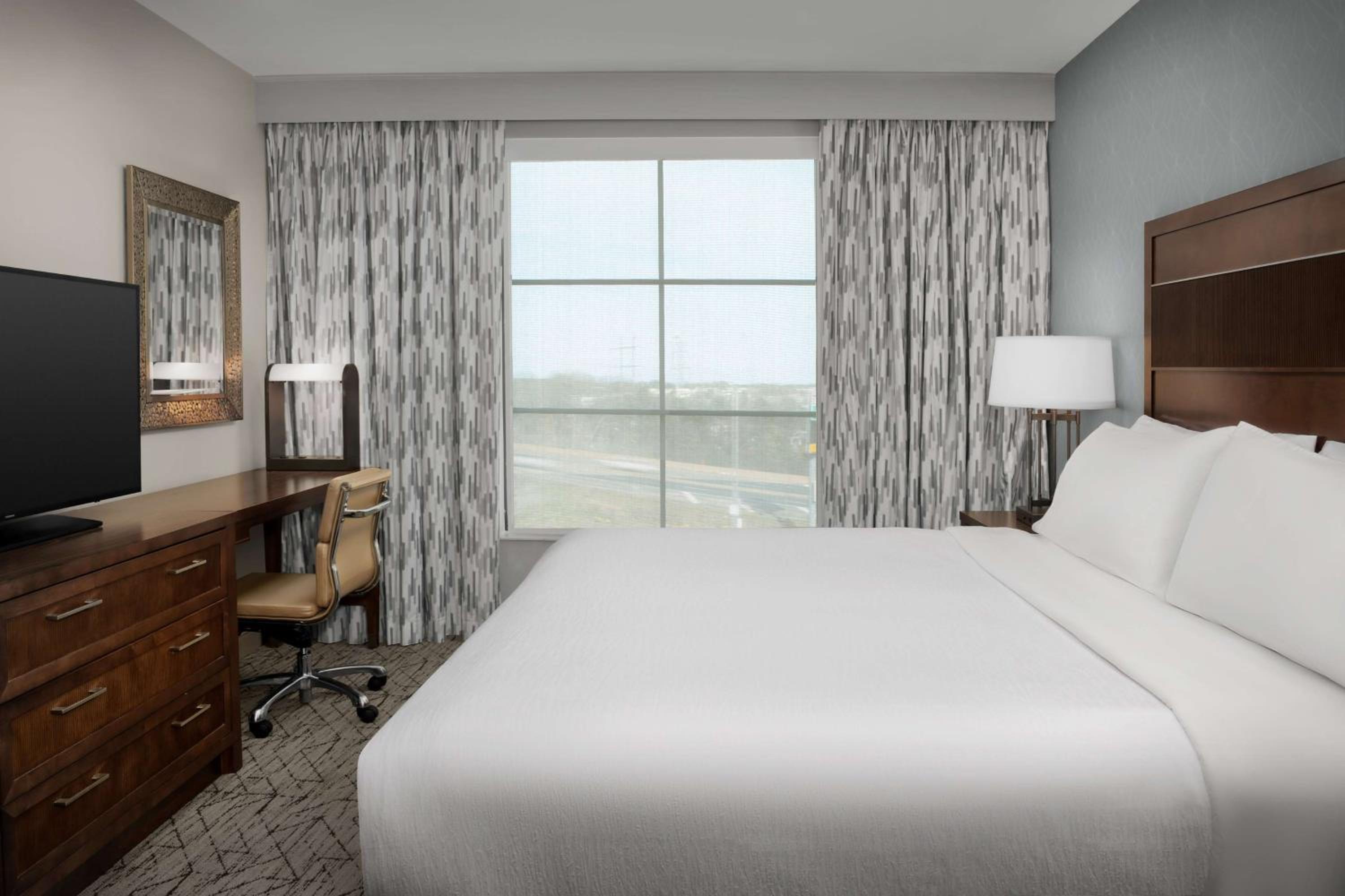 One-Bedroom King Suite with Kitchen - Non-Smoking 