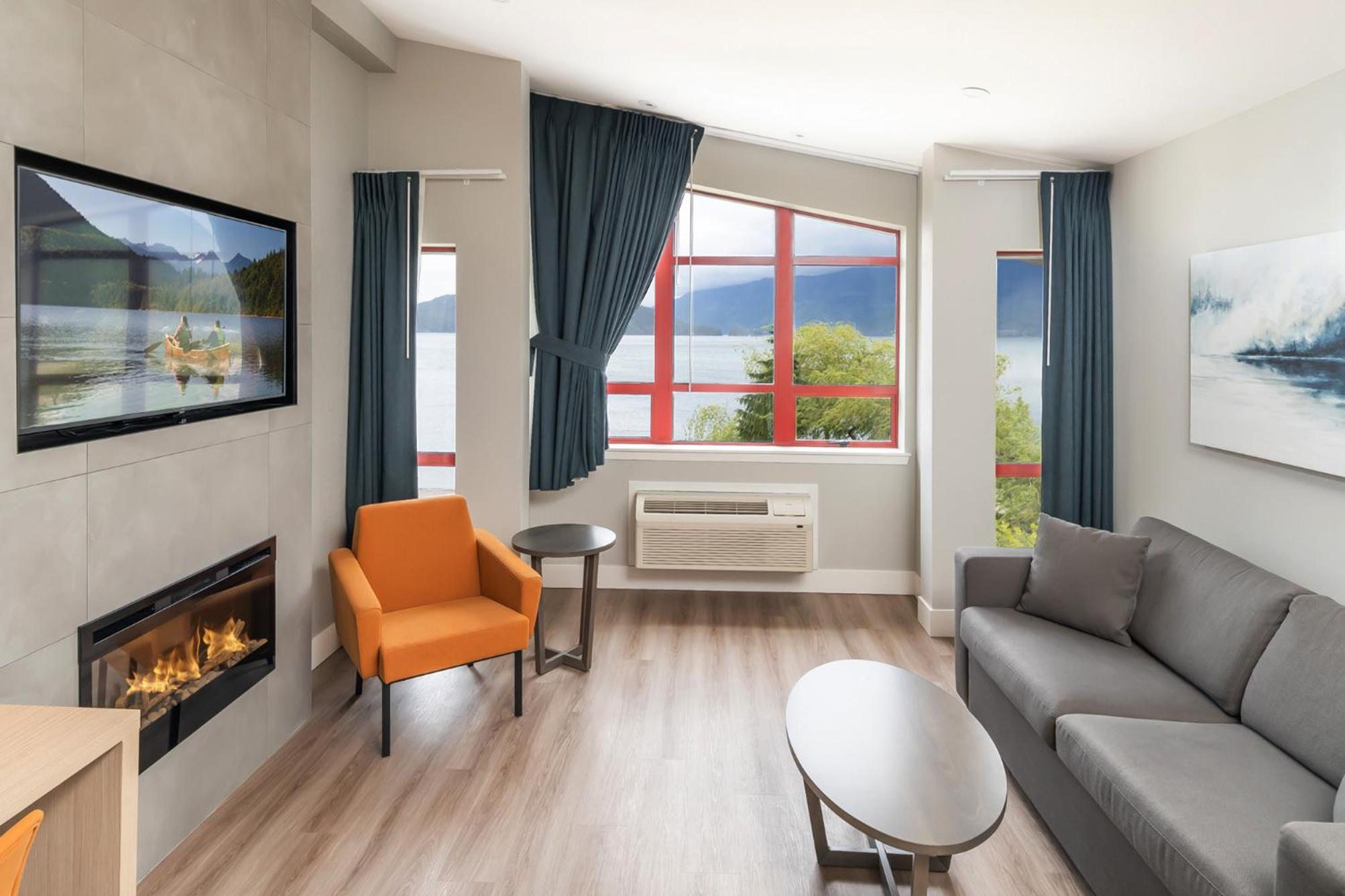 Junior Suite with Lake View