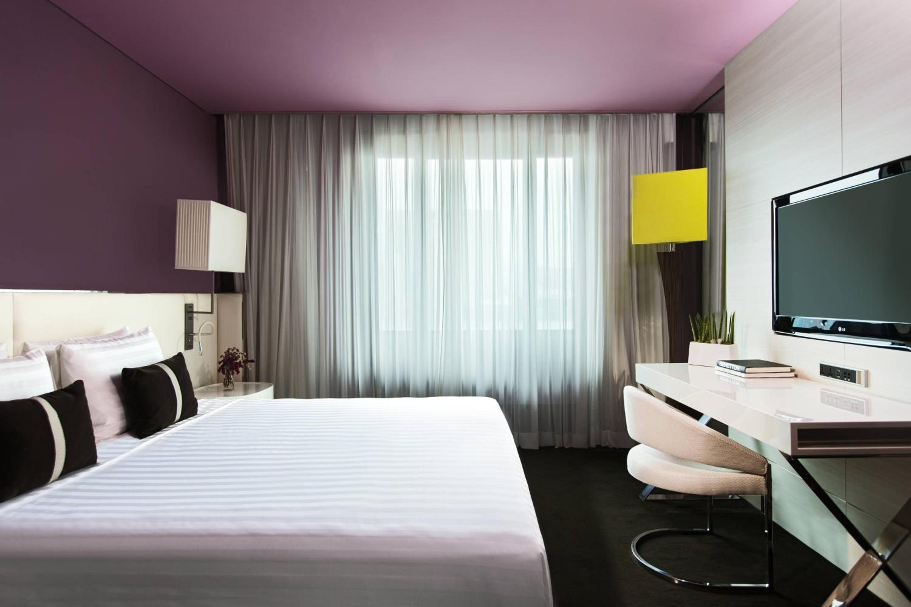 1 King Bed, Club Lounge Access, Residential Suite