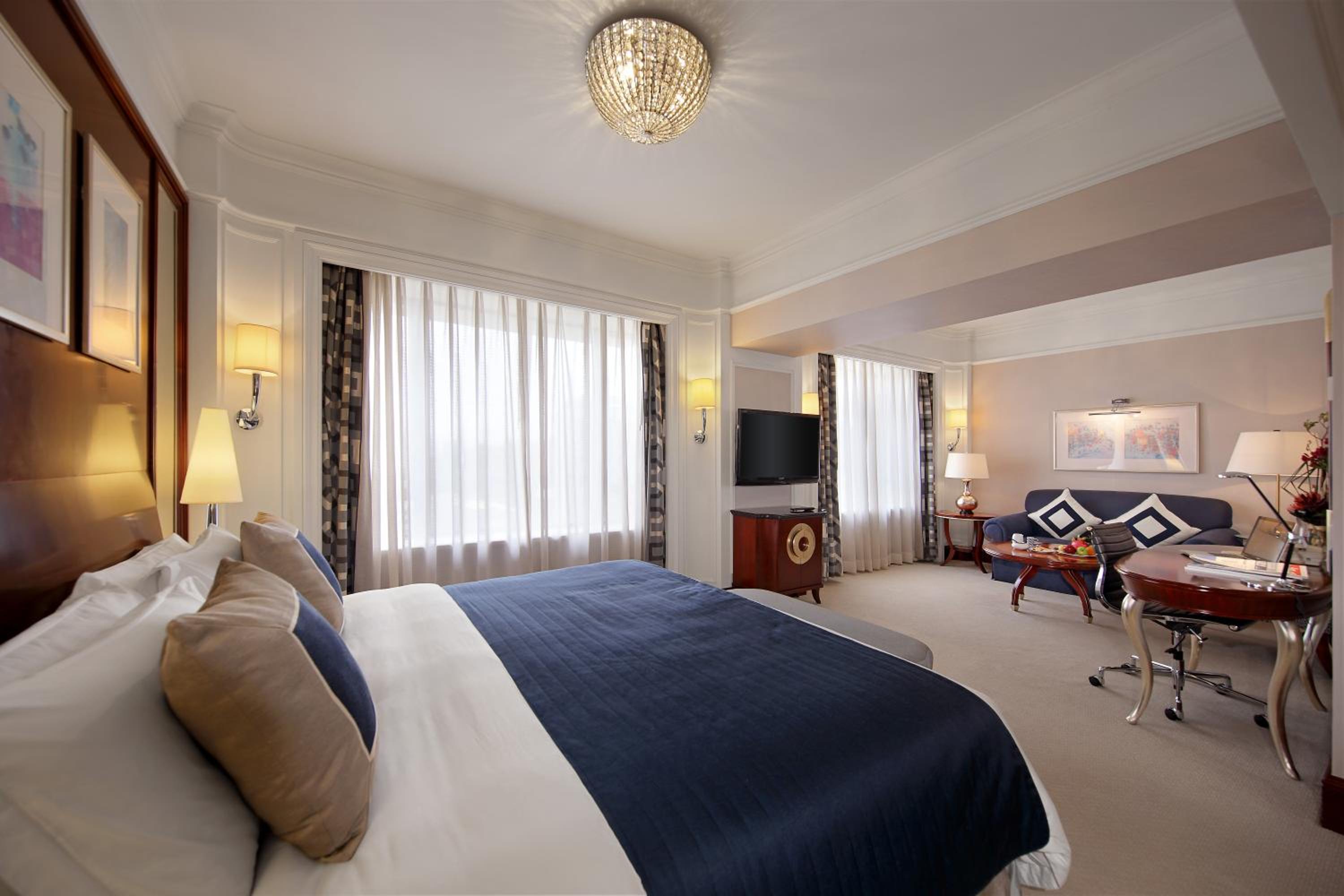 Royal Premier King Suite with 2 Breakfasts, 2 afternoon tea and Lounge Benefits