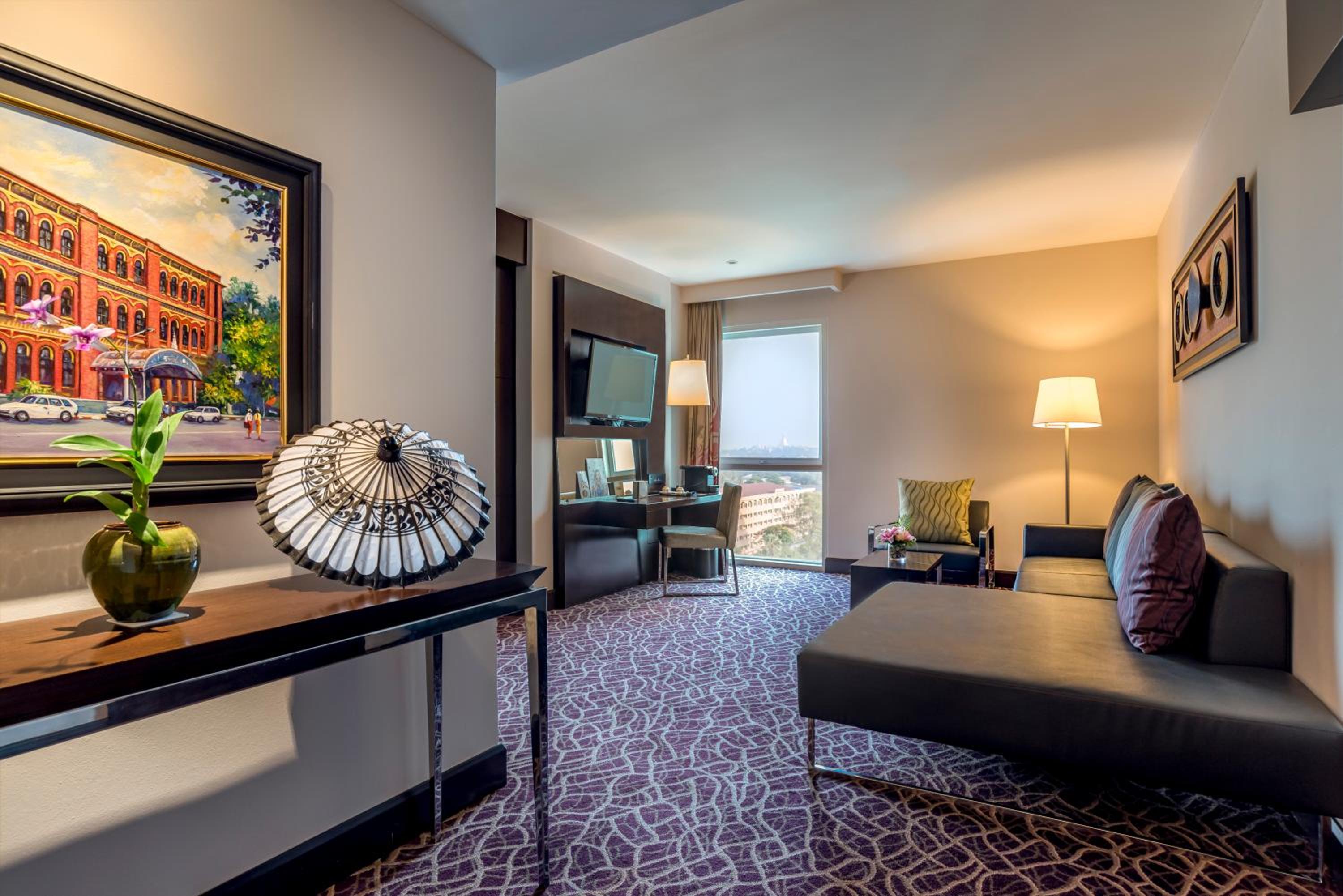 Executive Luxury Suite with Bathtub