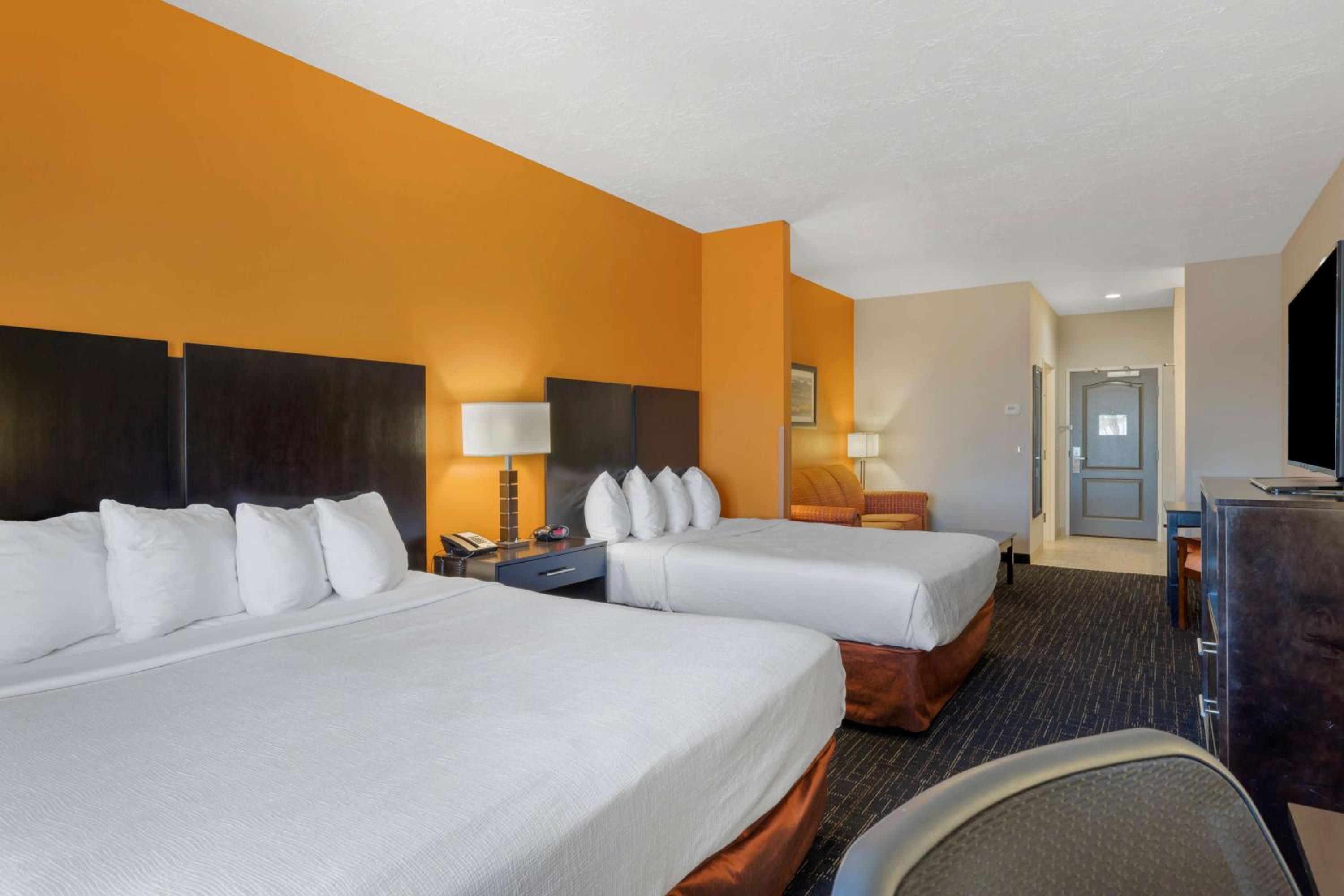 King Suite with One King Bed and One Queen Bed - Non-Smoking