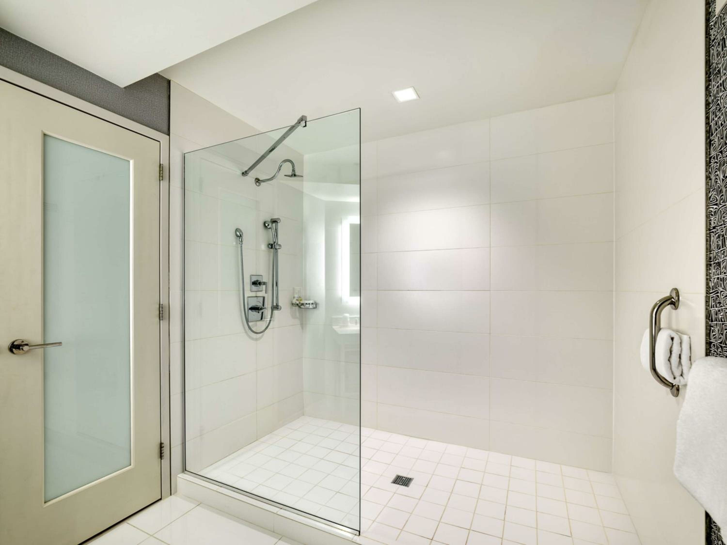 One-Bedroom Premium King Suite - Non-Smoking