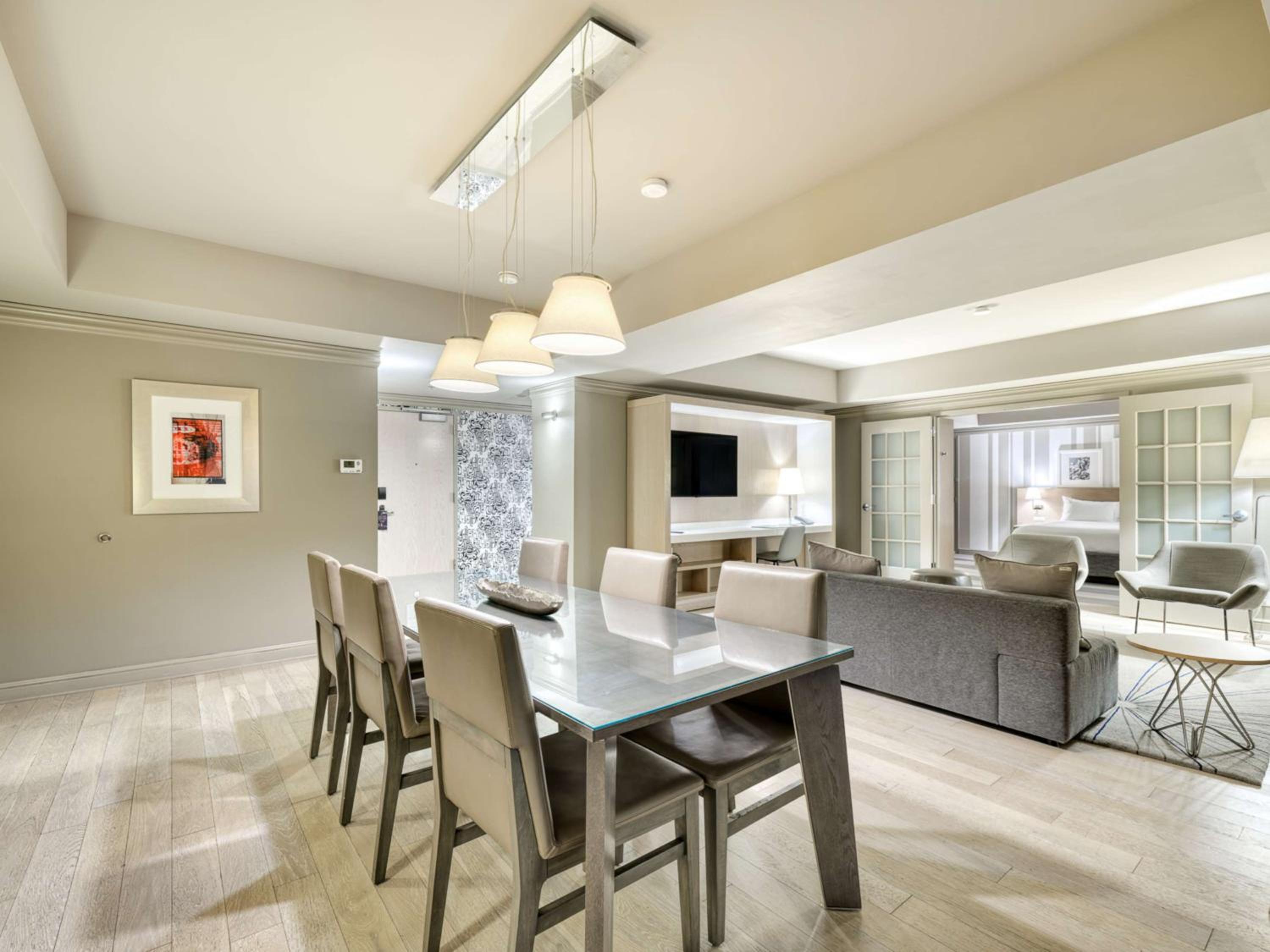 One-Bedroom Premium King Suite - Non-Smoking