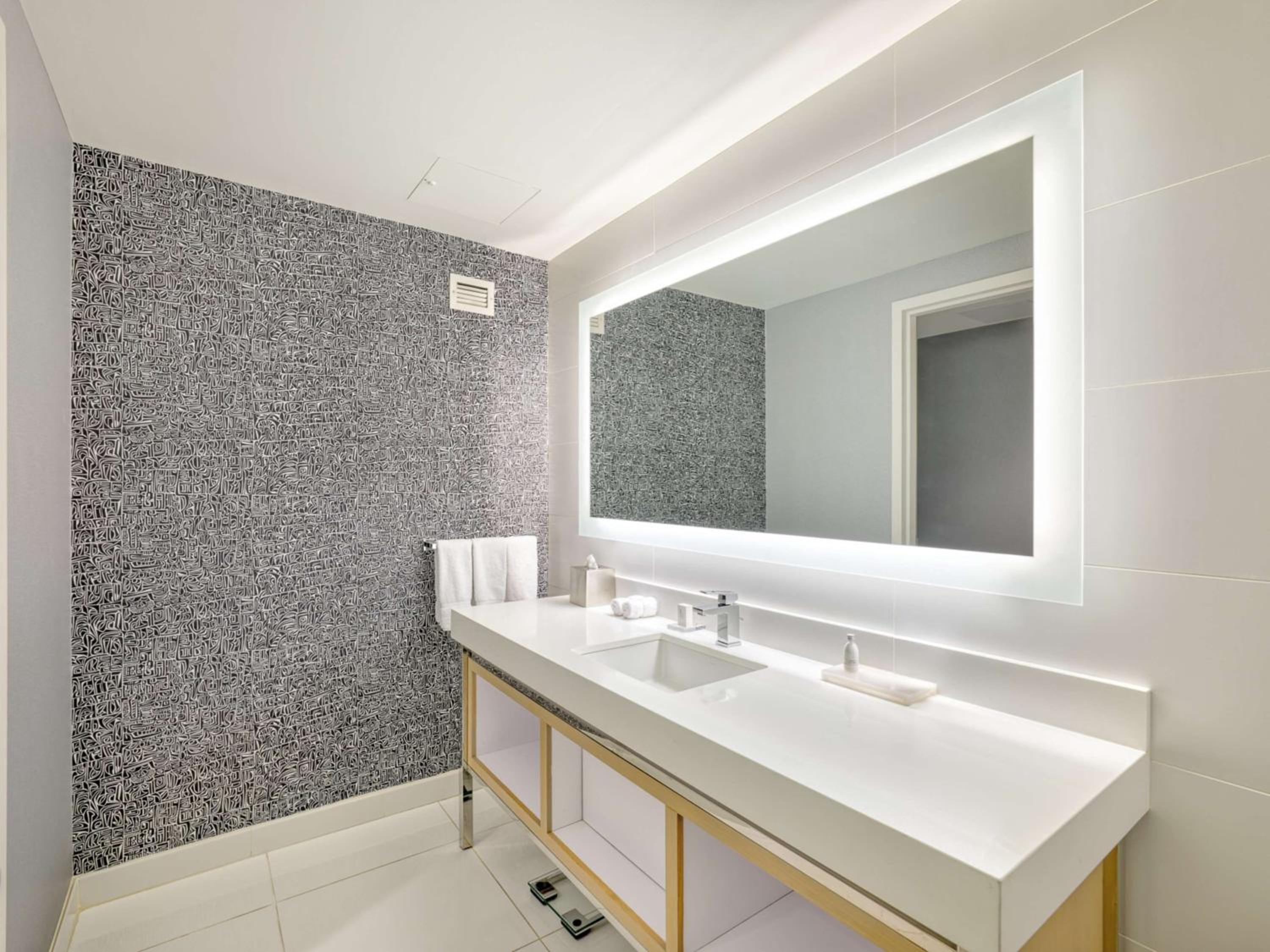 One-Bedroom Premium King Suite - Non-Smoking