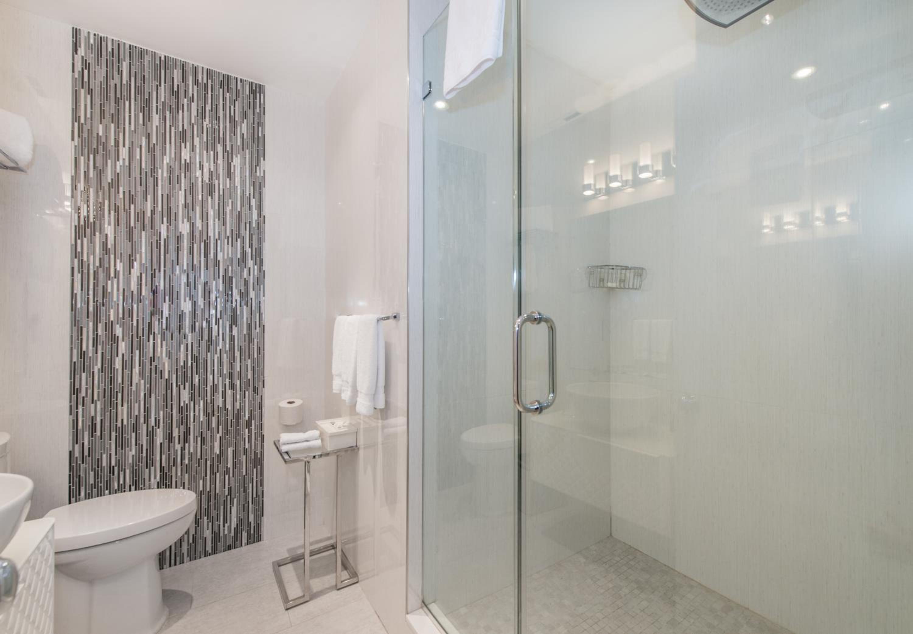 One-Bedroom King Suite