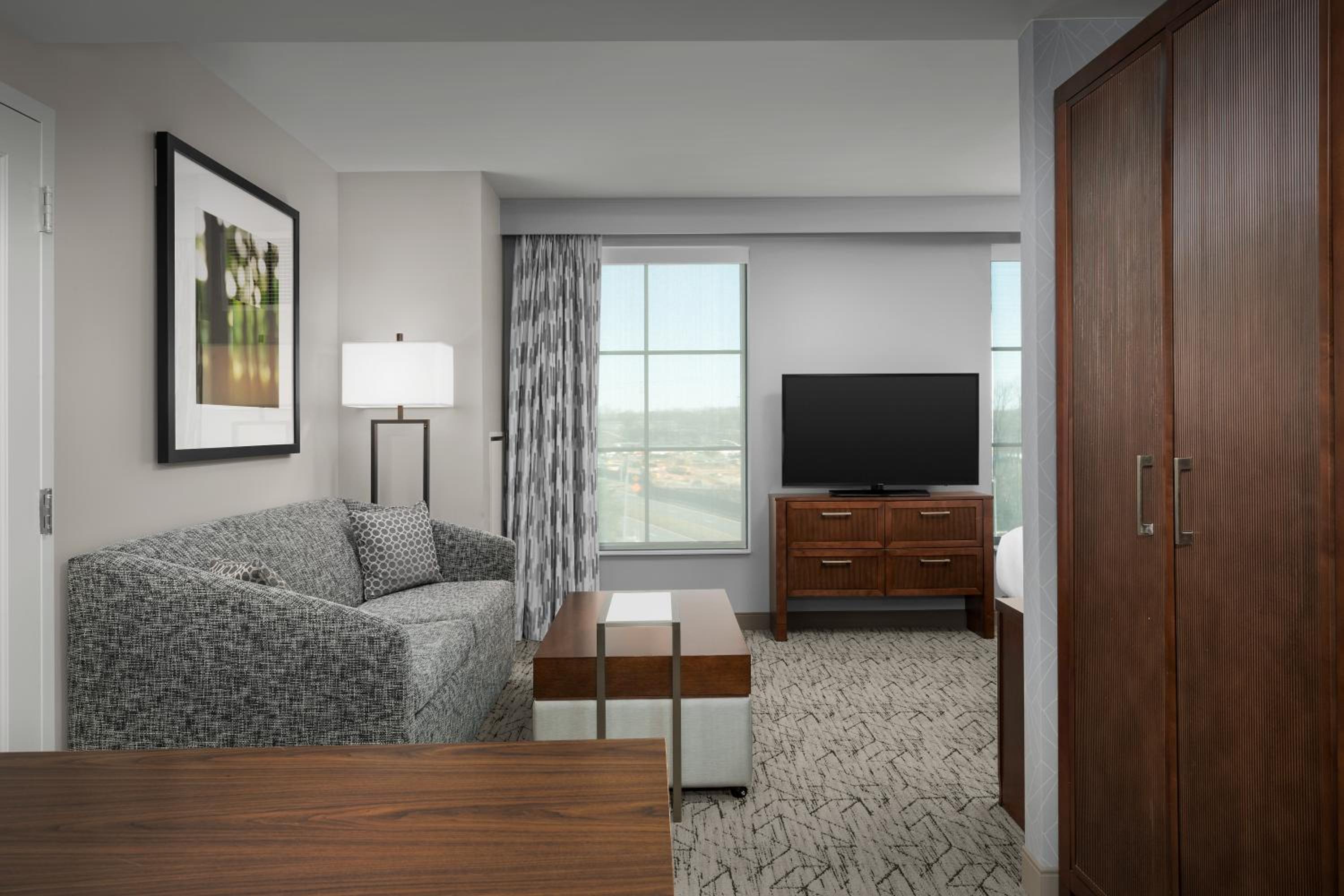 One-Bedroom King Suite - Non-Smoking