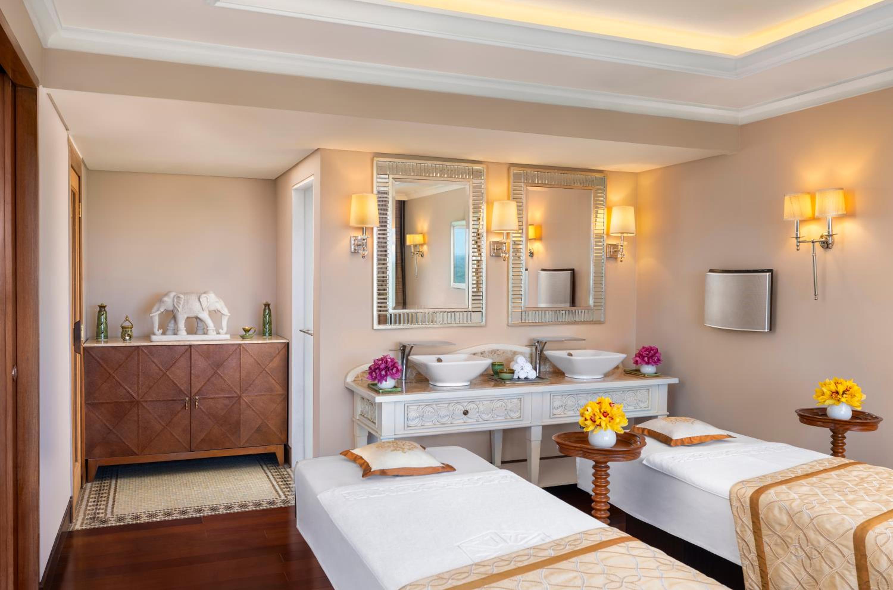 Tata Suite 2 Bed King/ Twin Pool View