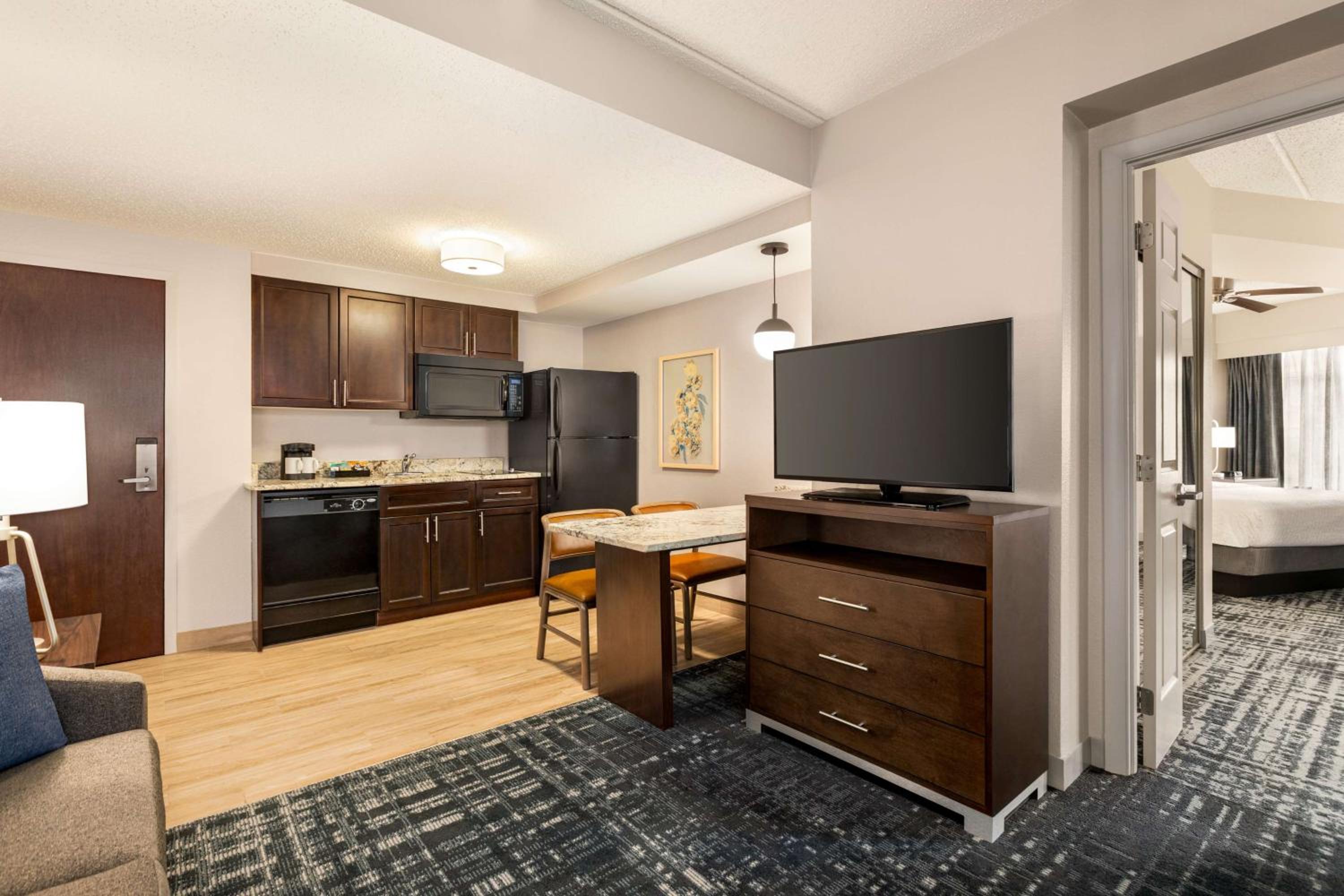 Large King Room with Sofa Bed – Non-Smoking