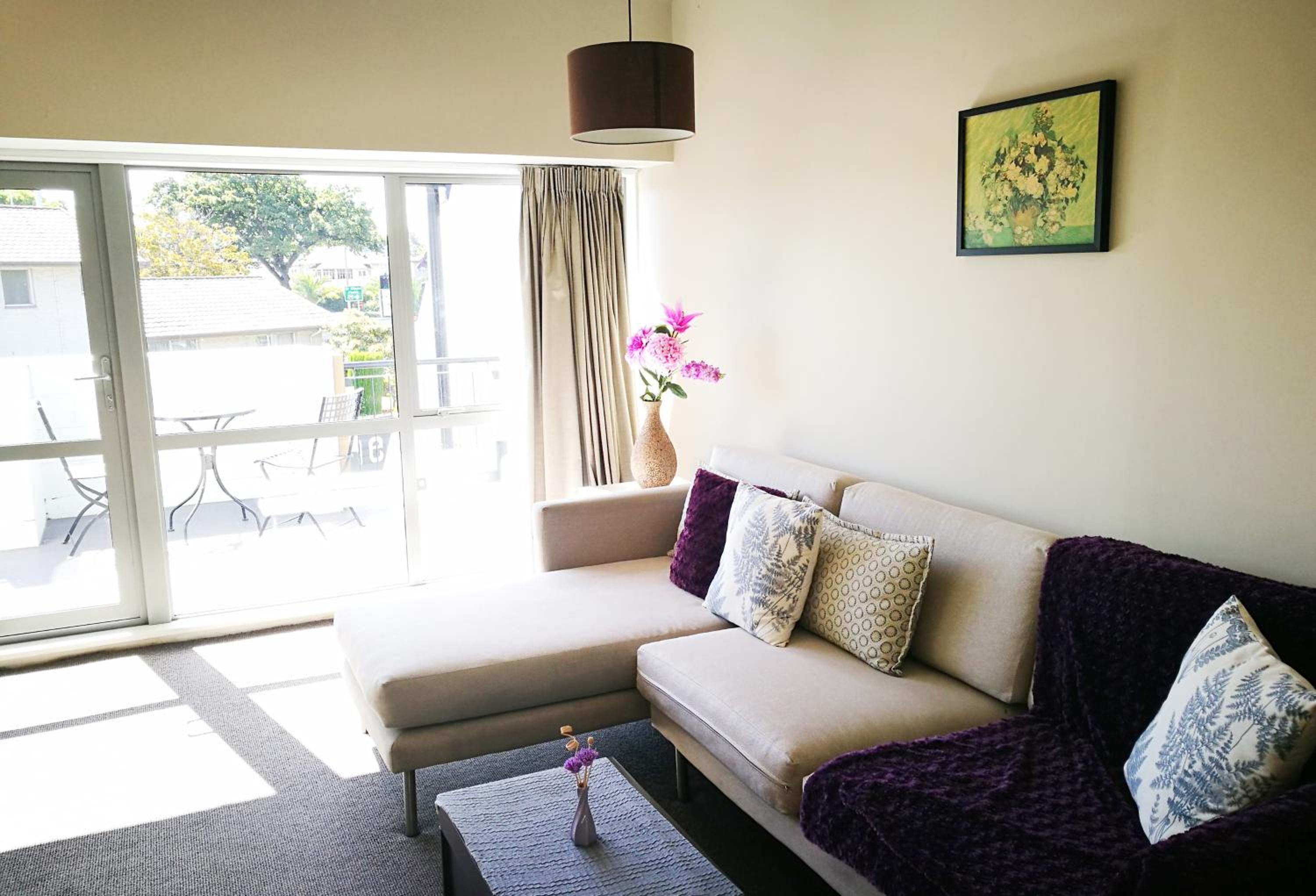 One-Bedroom King Suite with Spa Bath
