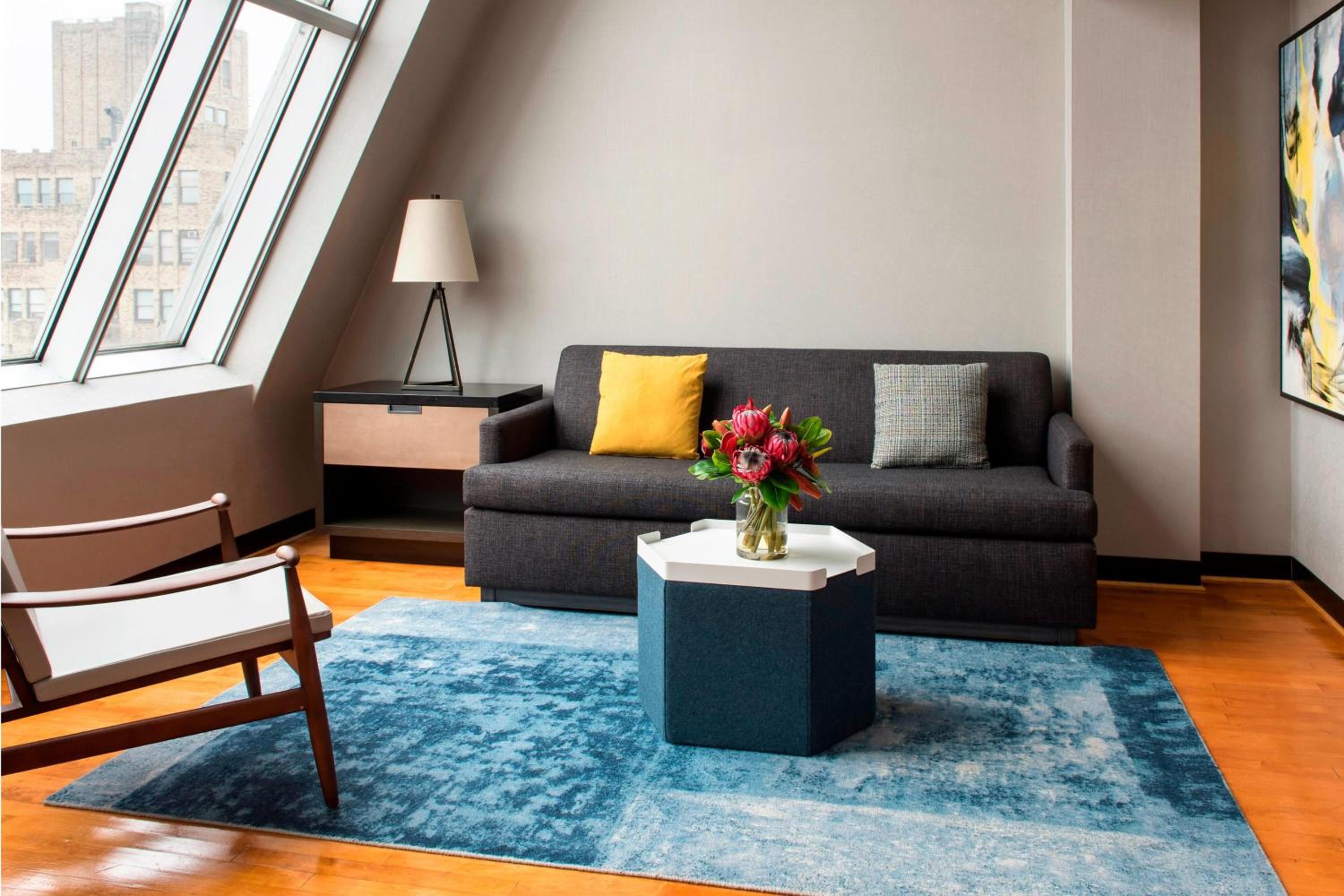 Suite, 1 King, Skyline view, Top floor