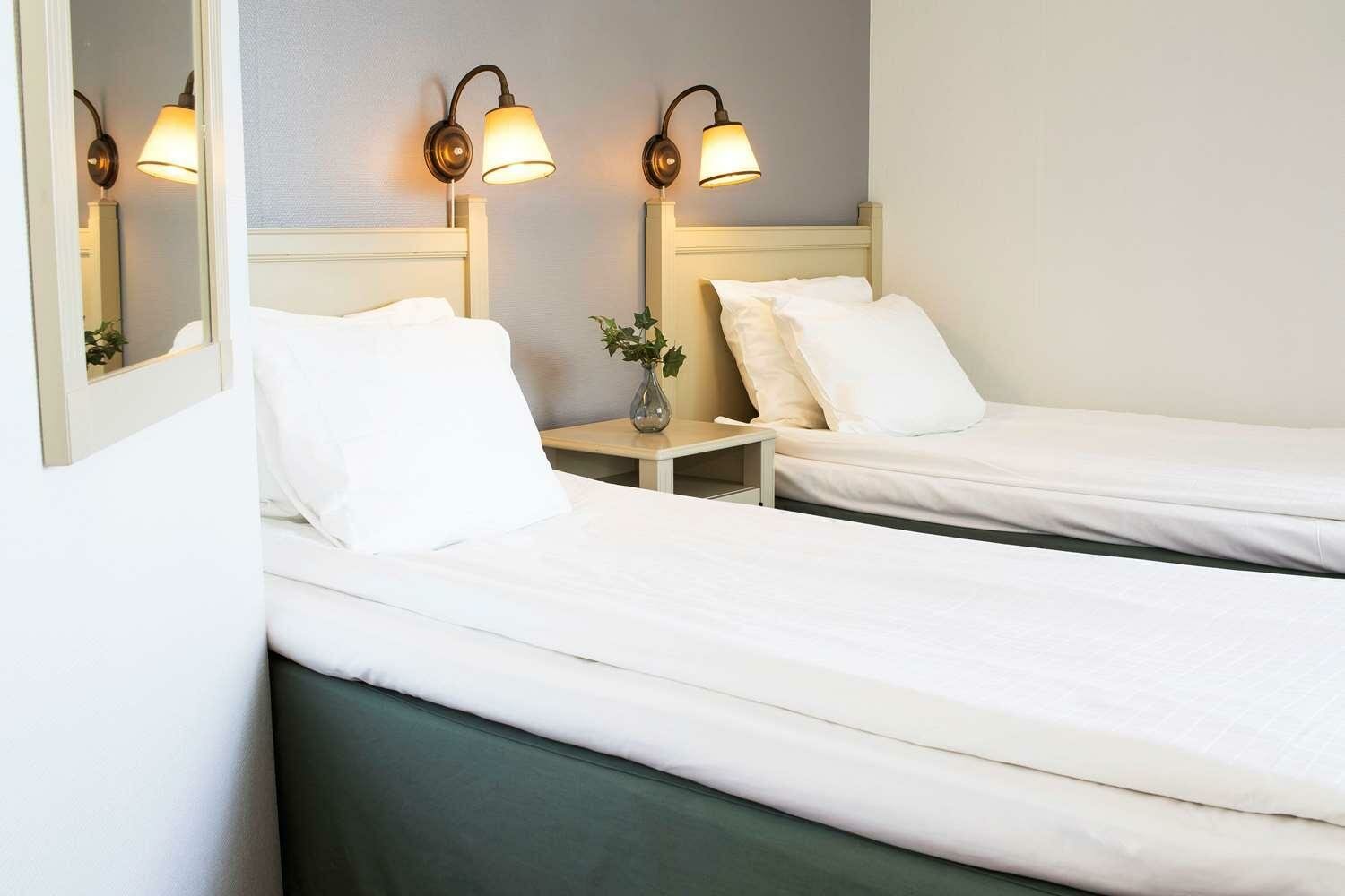 Standard Quadruple Room with Two Single Beds - Pet-Friendly/Non-Smoking