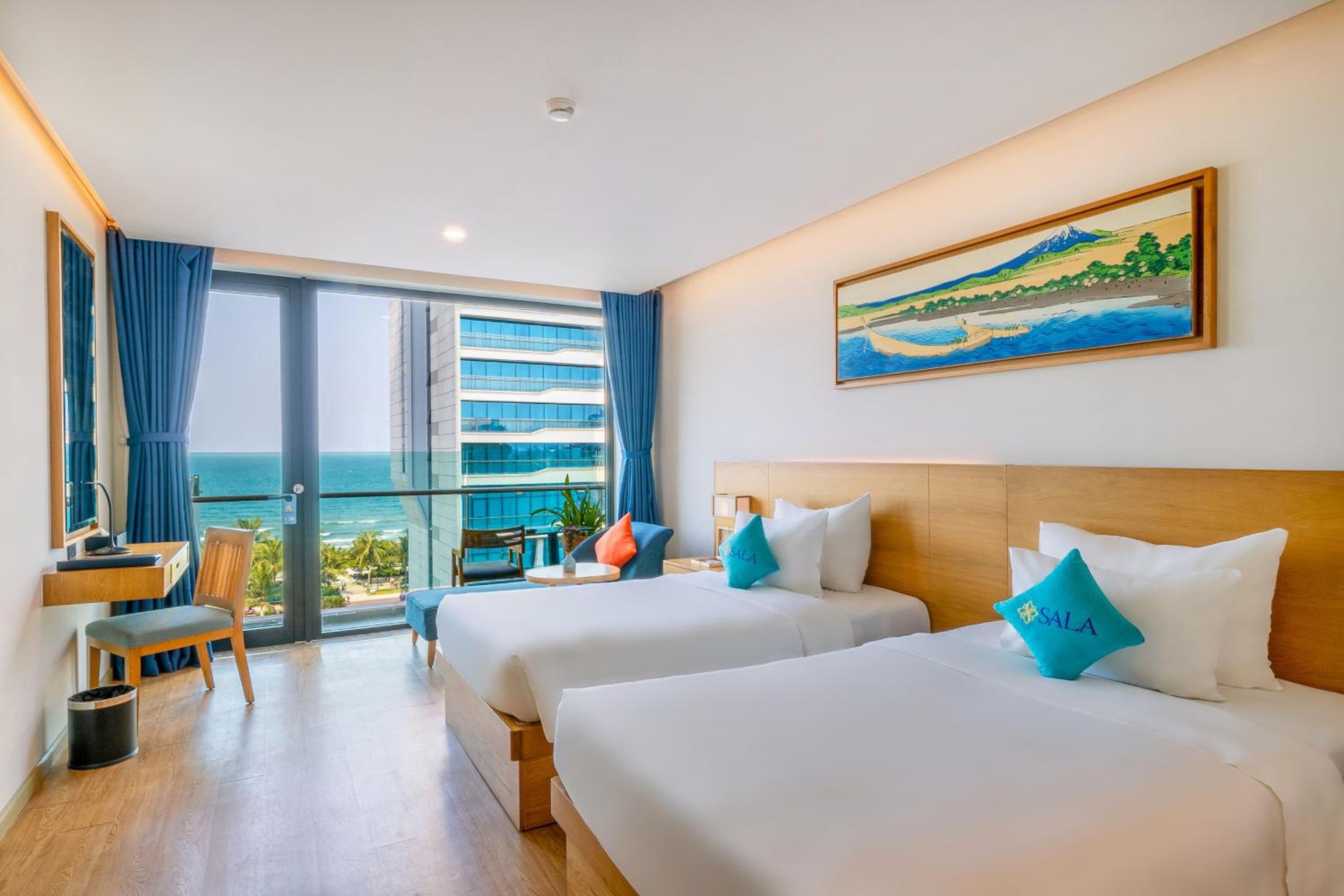 Deluxe Twin Room with Partial Sea View