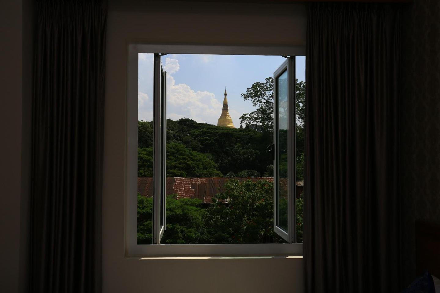 Deluxe Room With Pagoda View