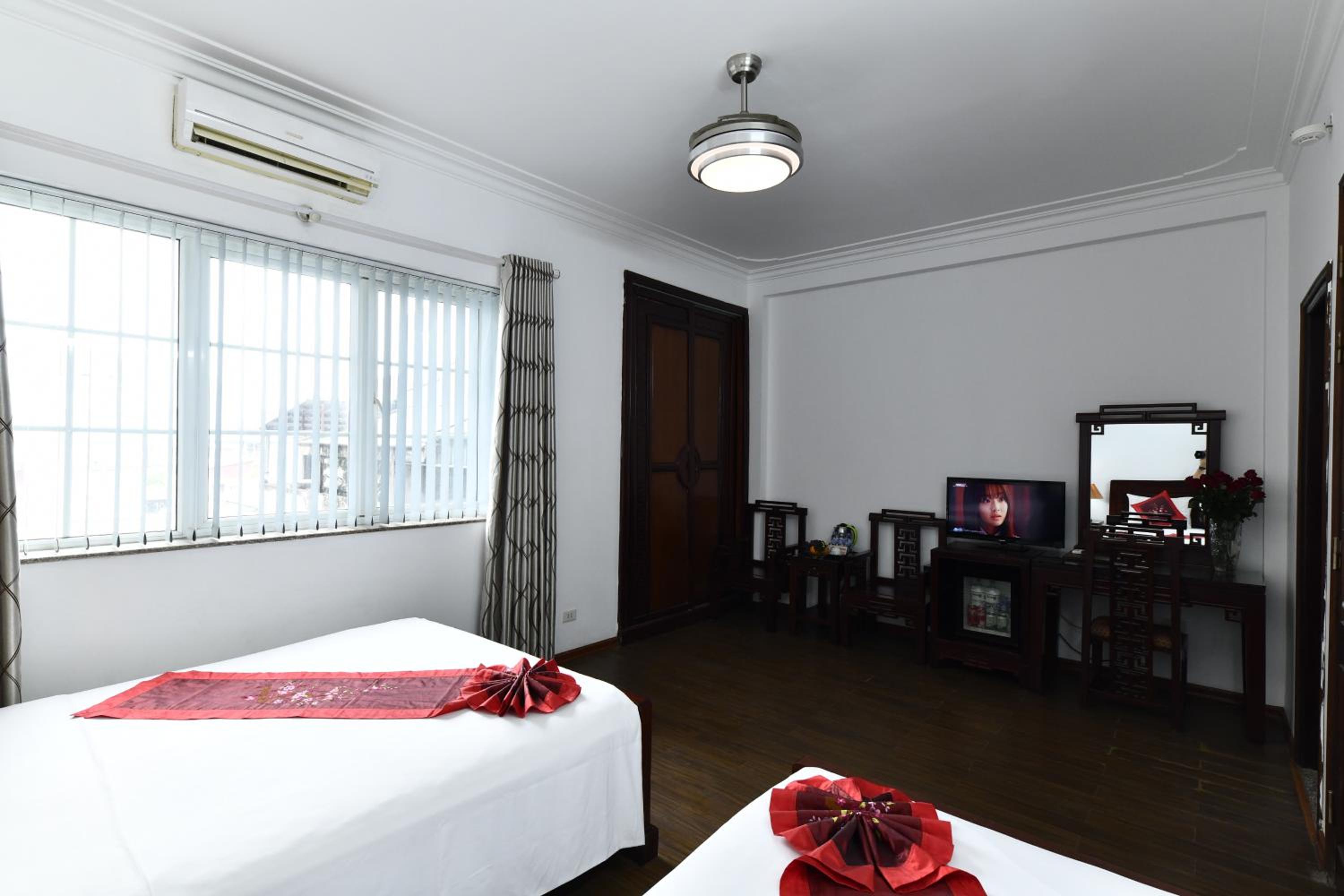 Triple Room with City View