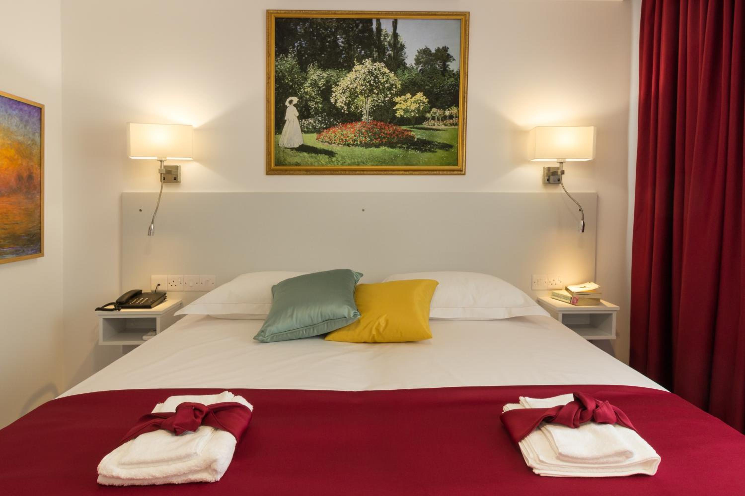 Apartment with Balcony