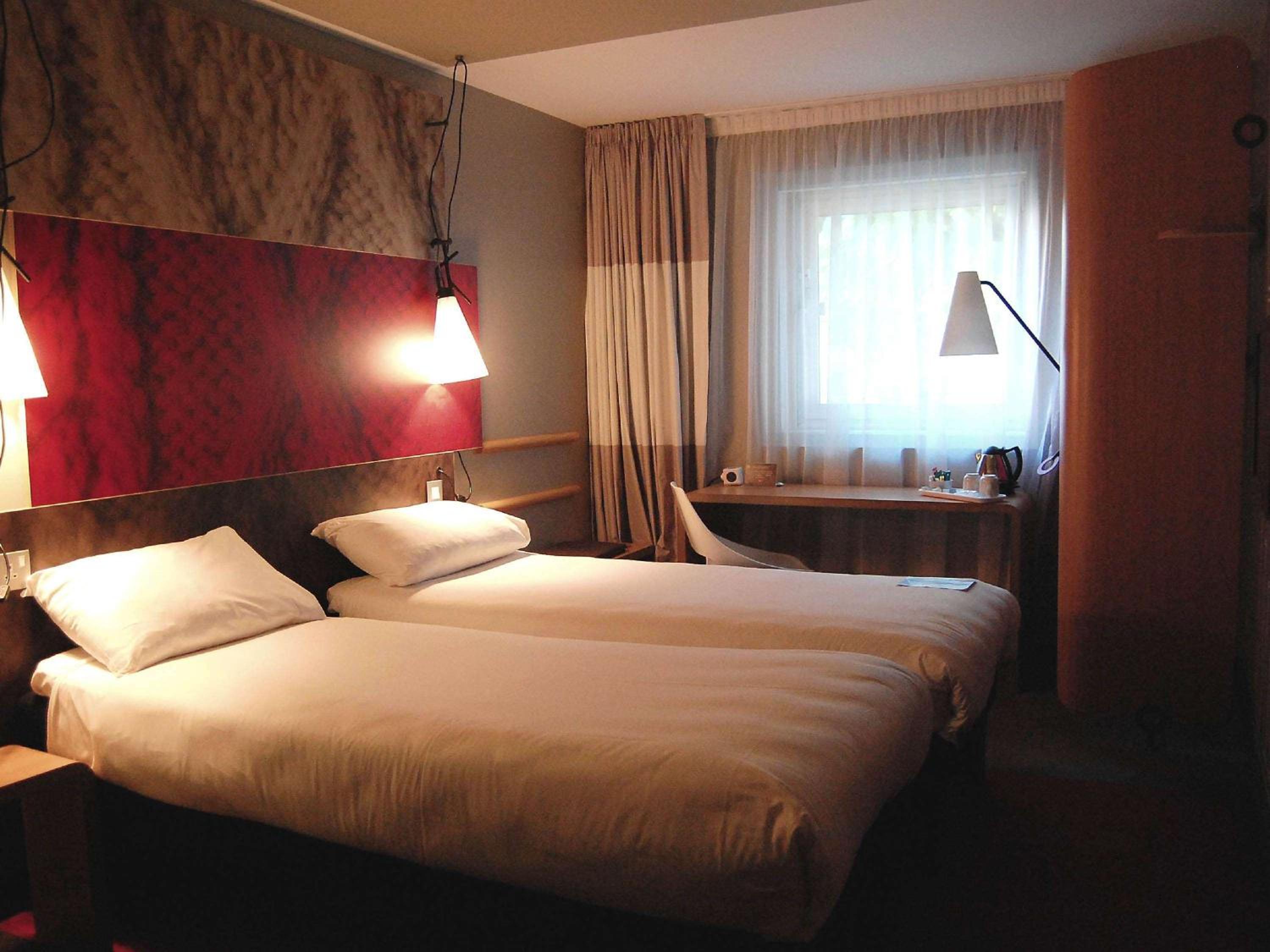 Double Sweet Room by Ibis