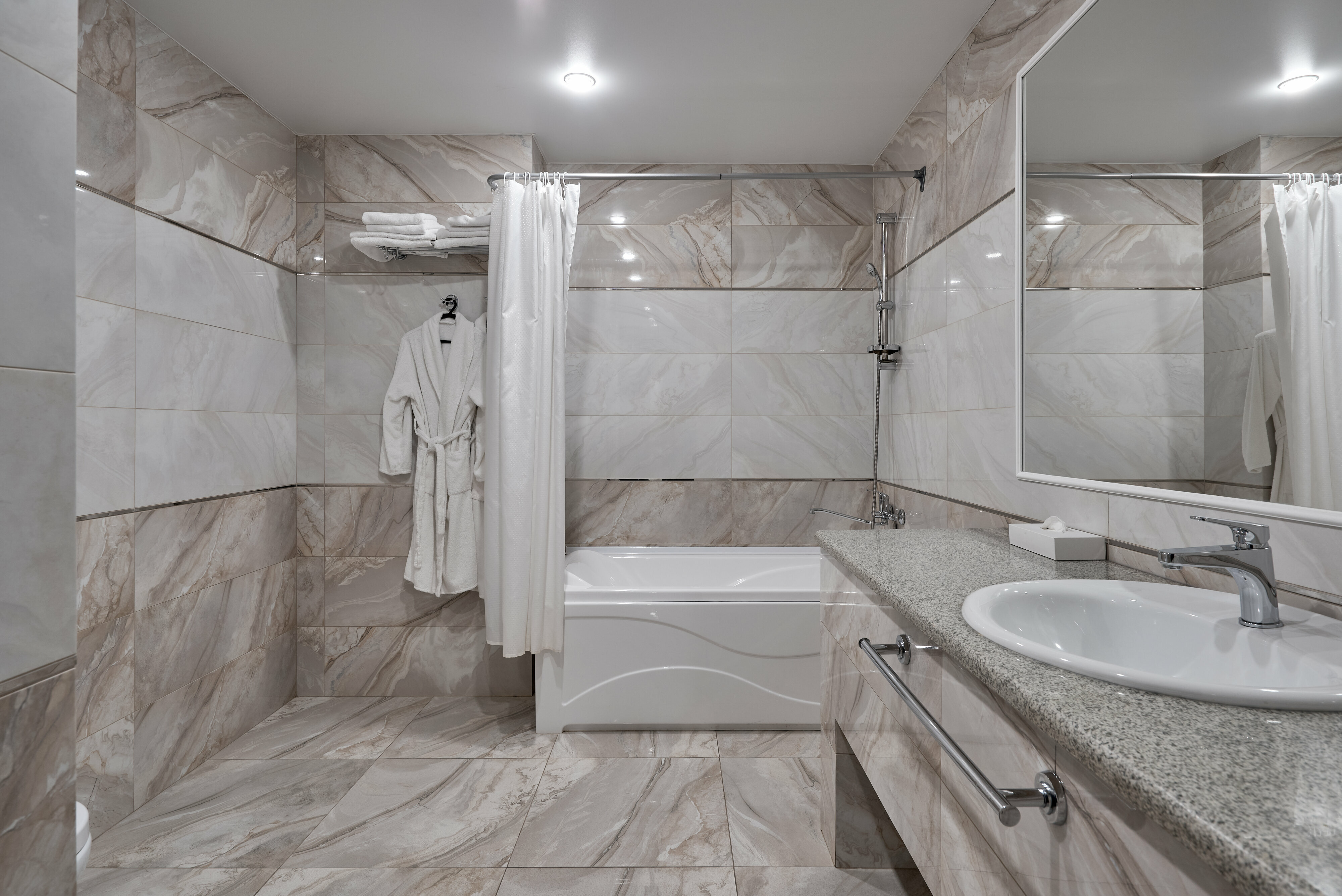 Улучшенный номер первой категории с двуспальной кроватью