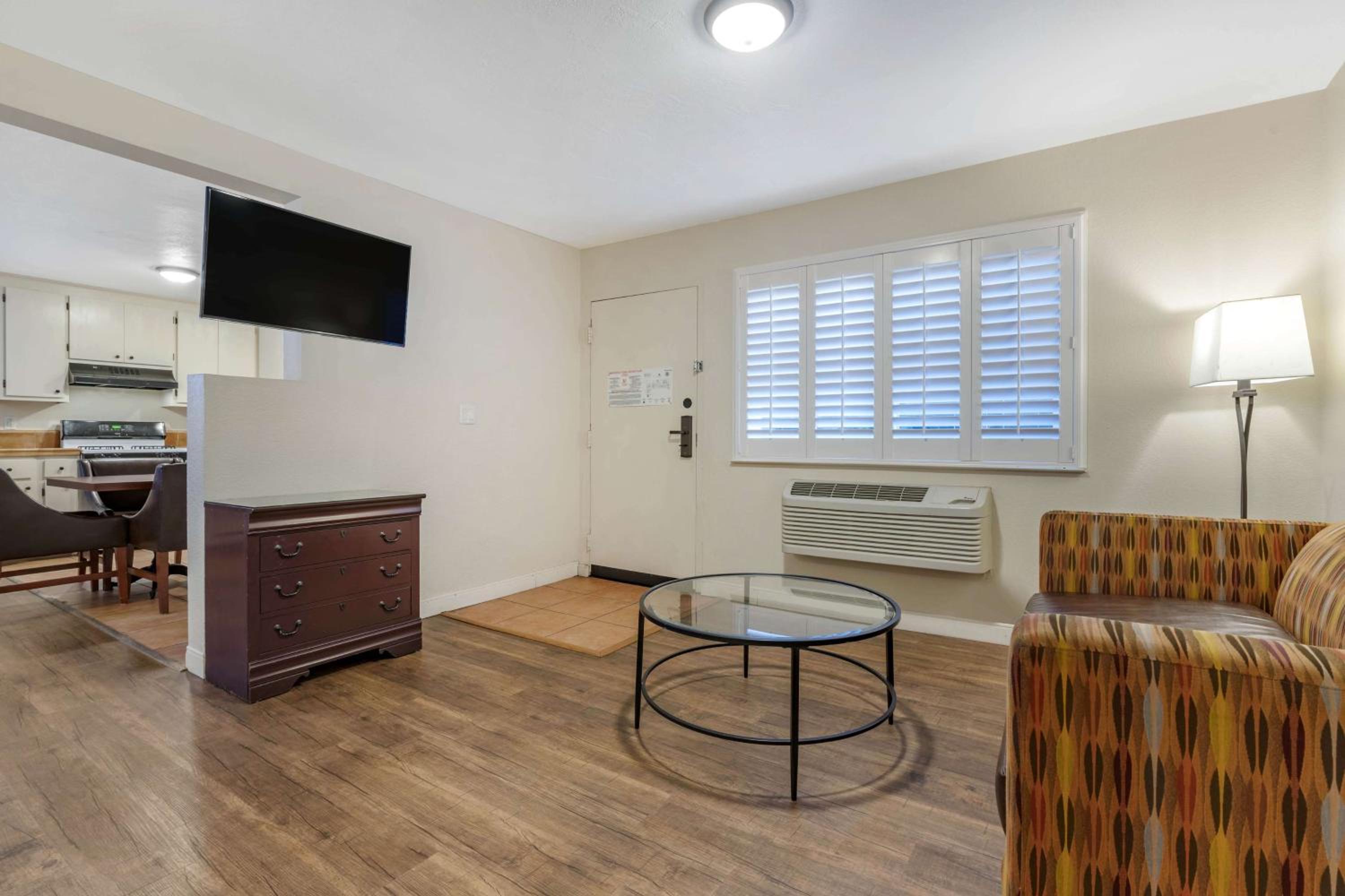 Studio Queen Suite with Two Queen Beds, Sofa Bed, Full Kitchen and Patio - Non-Smoking