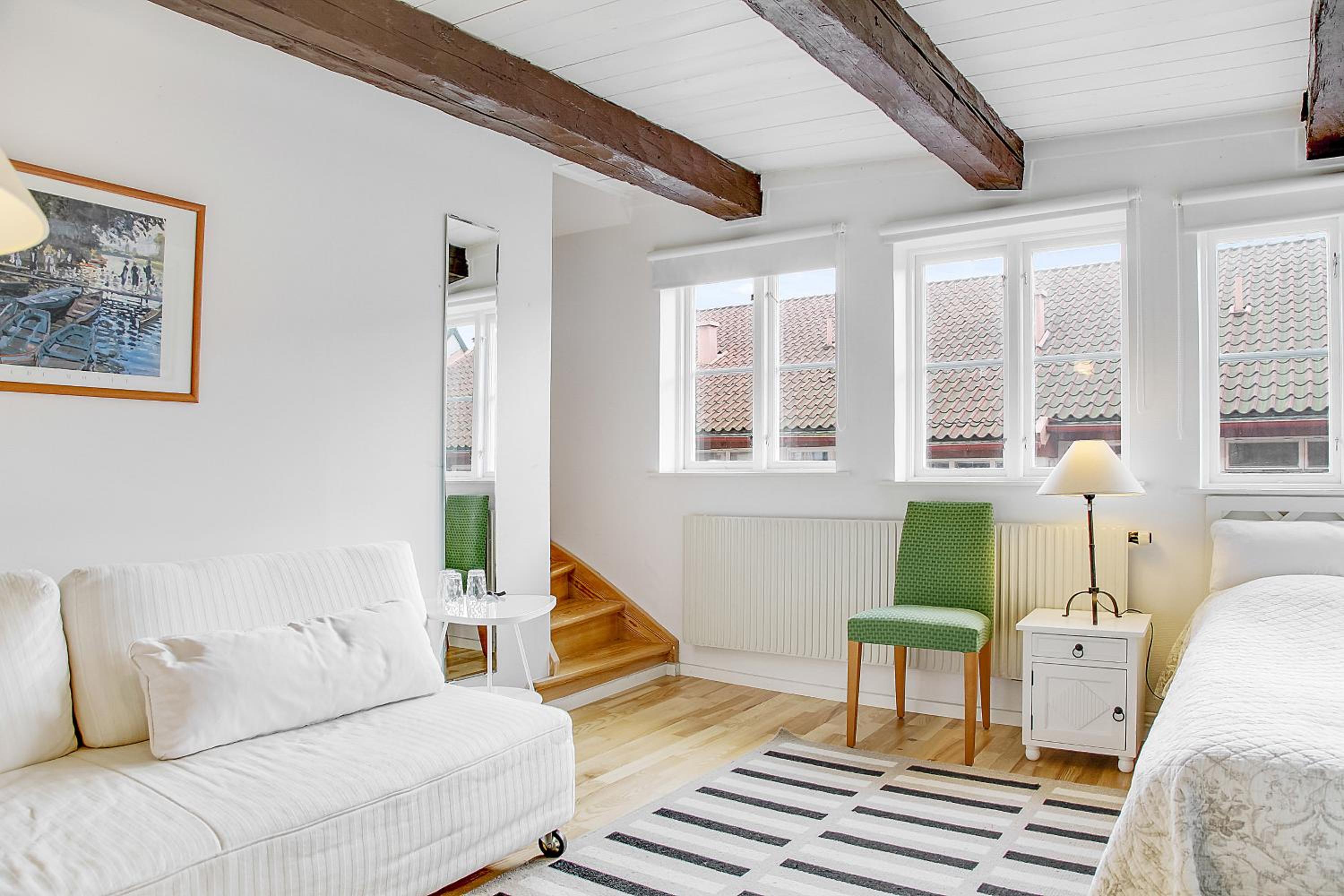 Family Room (2 Adults + 2 Children)
