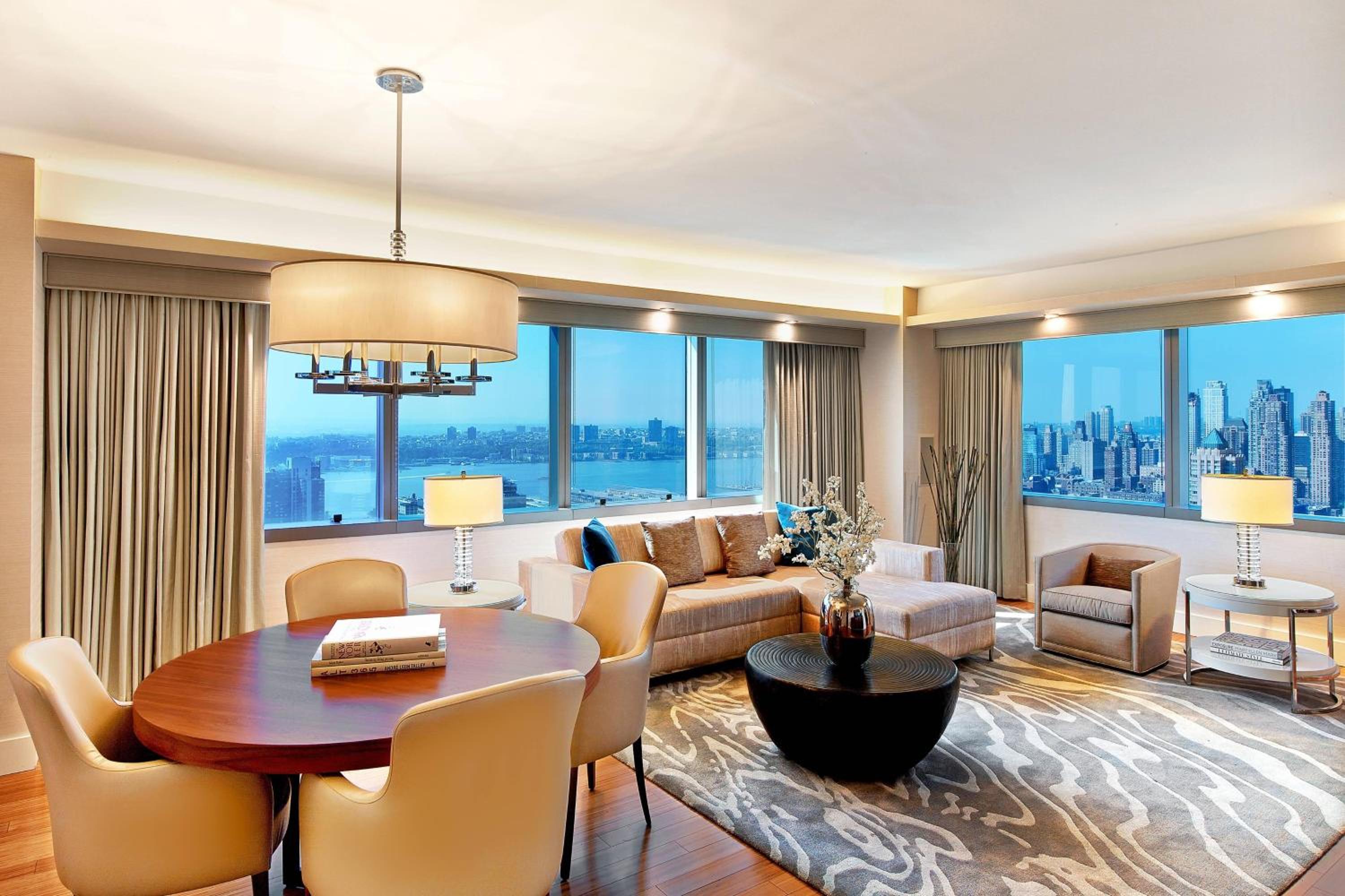 Renewal Suite, 1 King, Skyline view