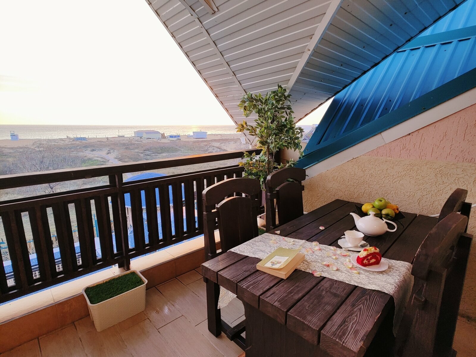 5ти местная Студия с мини-кухней, террасой и панорамным видом на море