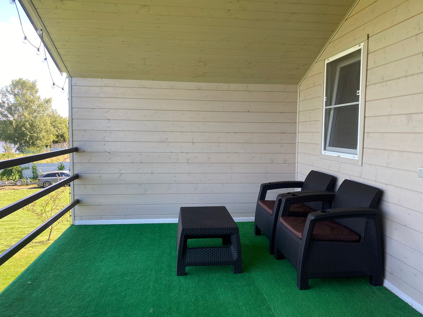 Дом с балконом