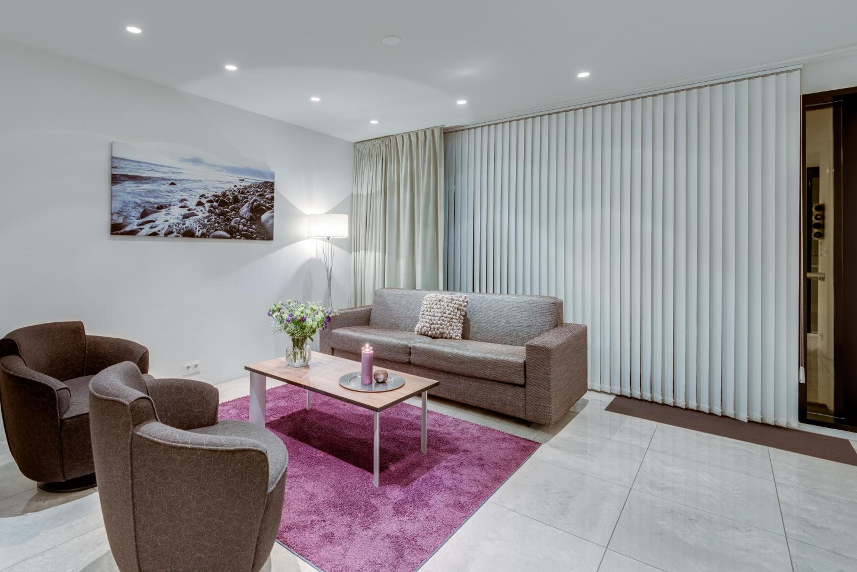 One-Bedroom Suite with Balcony