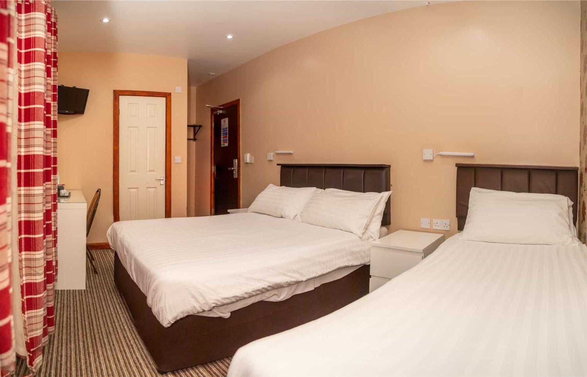 Family room (sleeps 3)