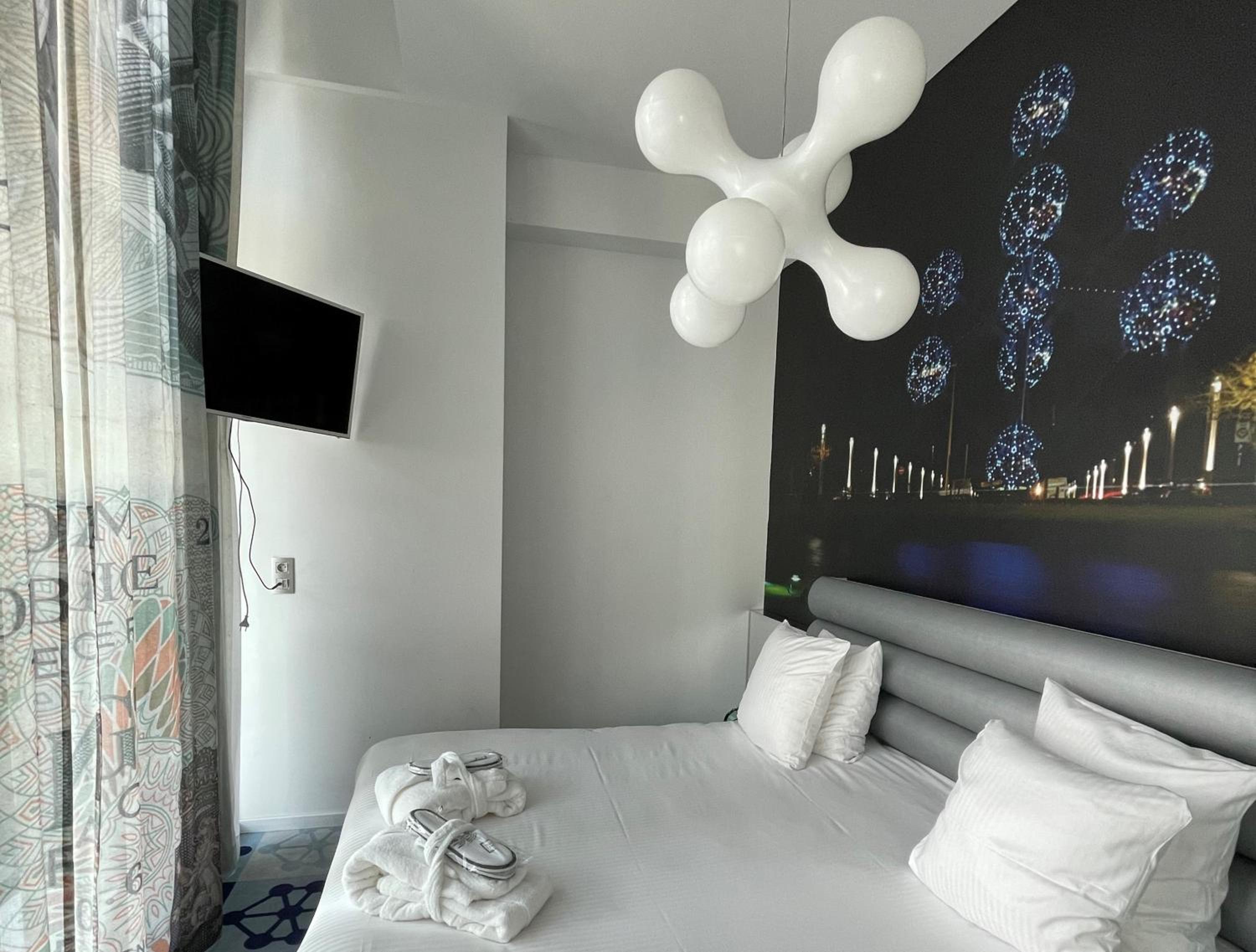 Queen Suite with Spa Bath