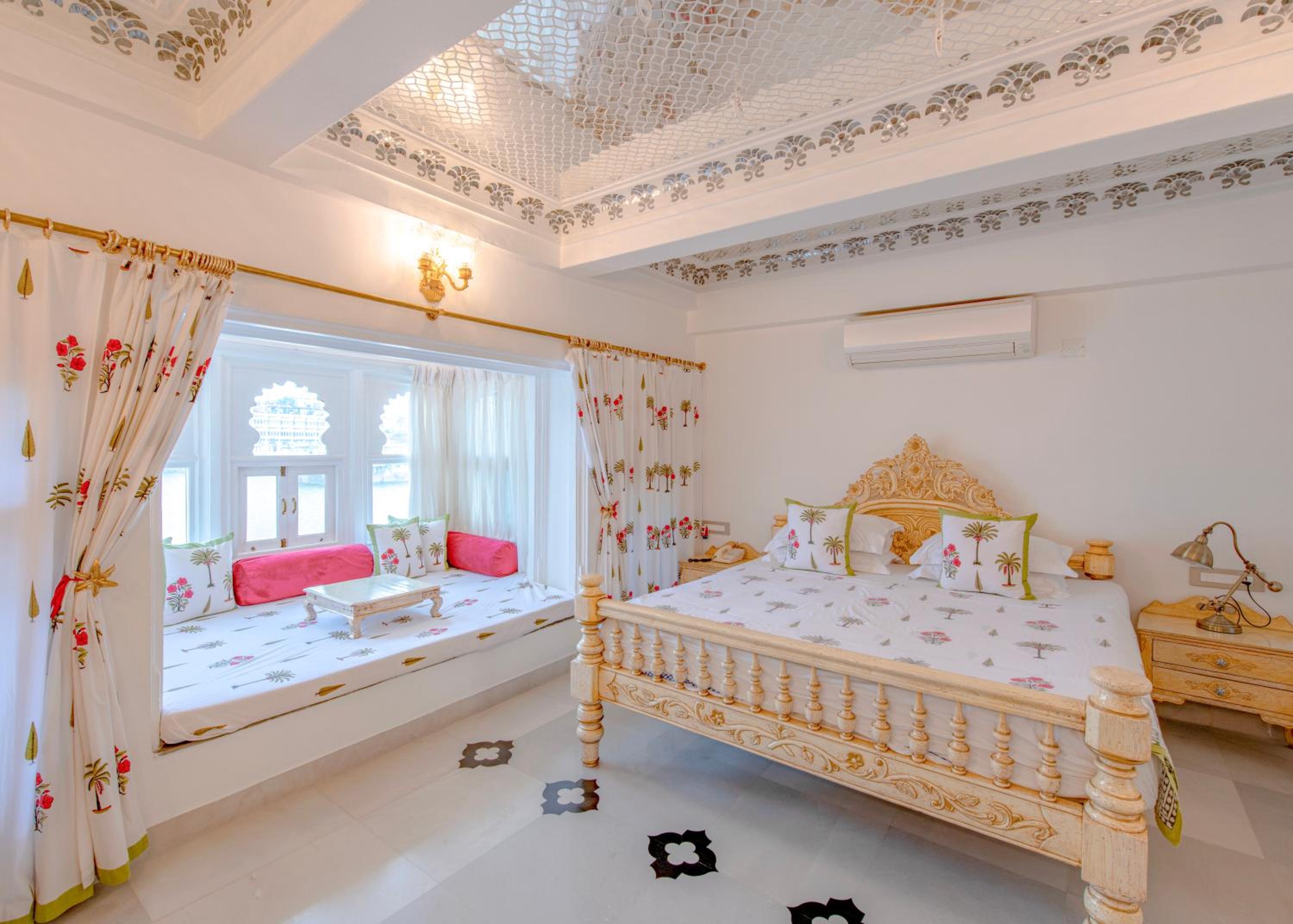 Heritage Room Lake Facing: Avail 15% Discount on all restaurant bills,50% Discount on any spa services (Valid for stay till 30th September 2025) 