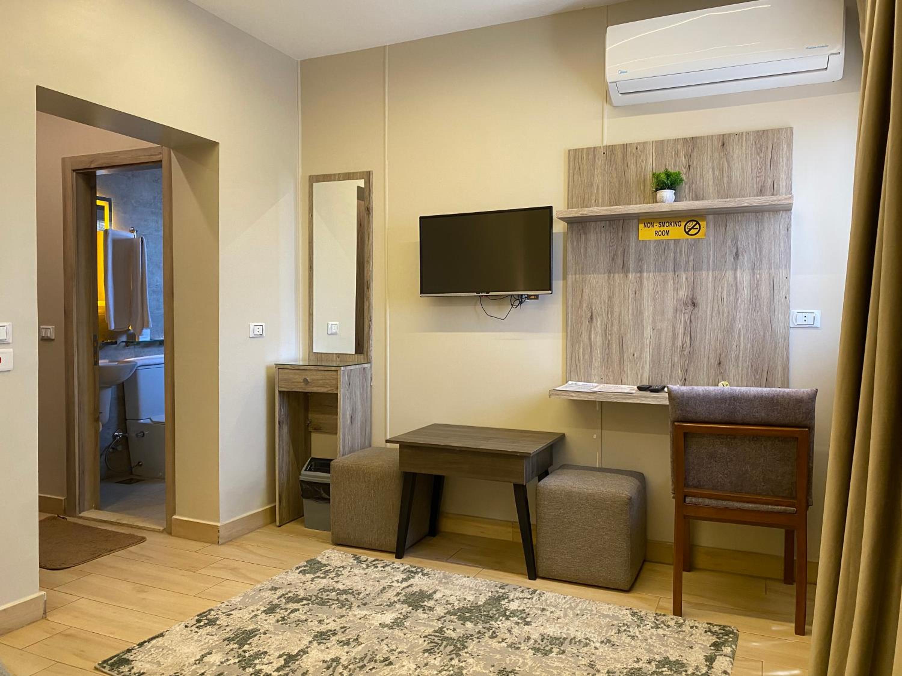 Deluxe King Room with City View