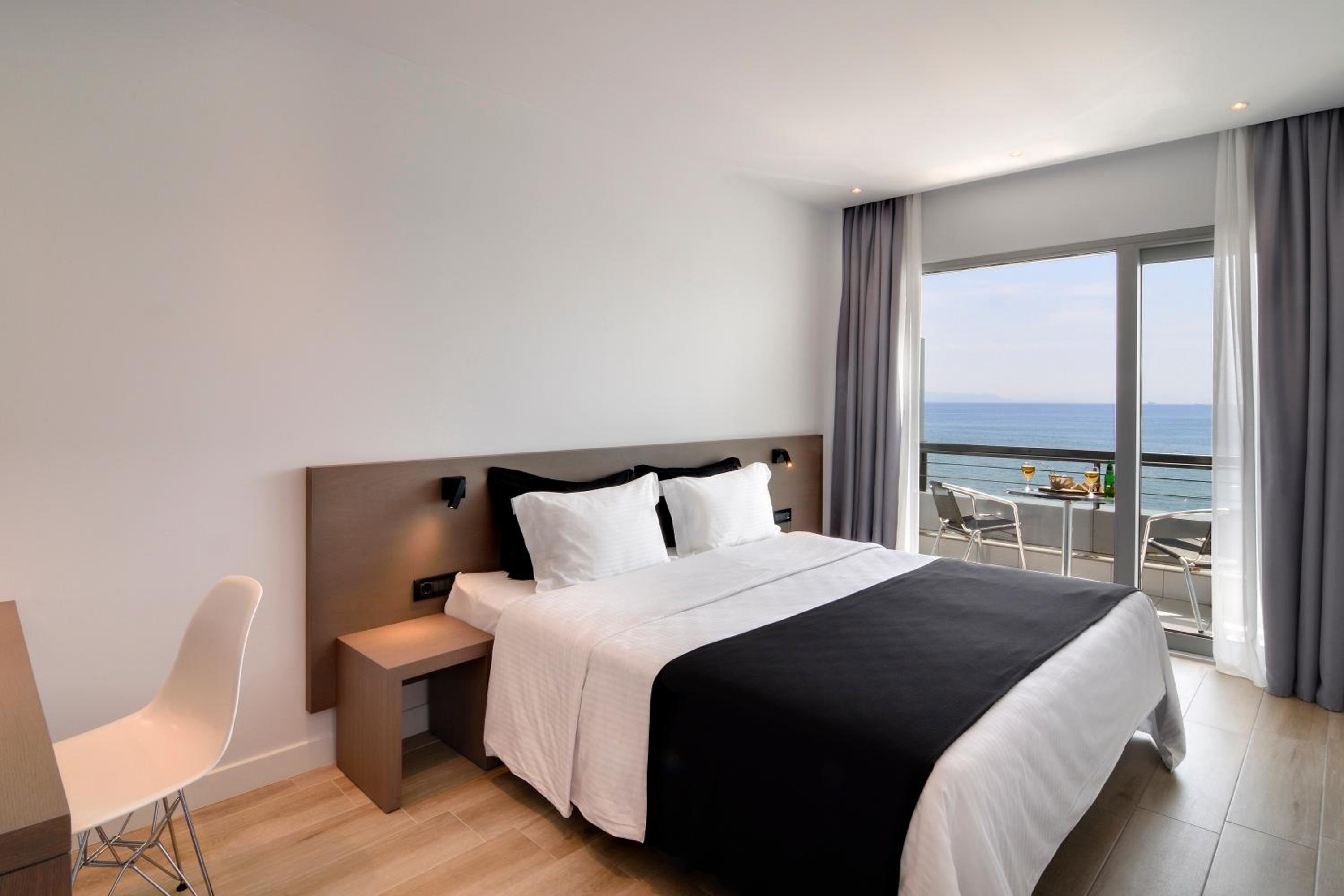Double or Twin Room with Sea View