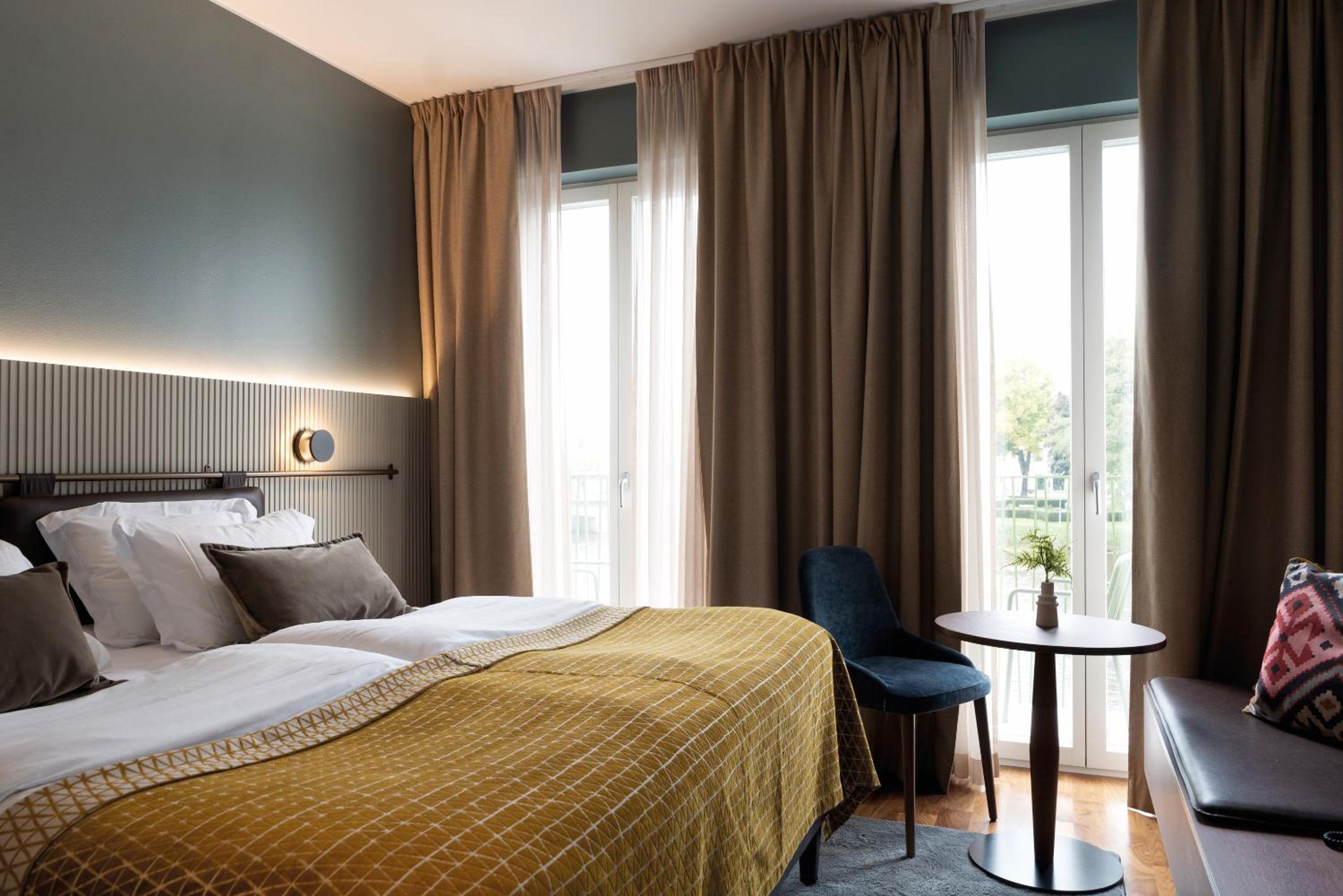 Double Room with Lake View
