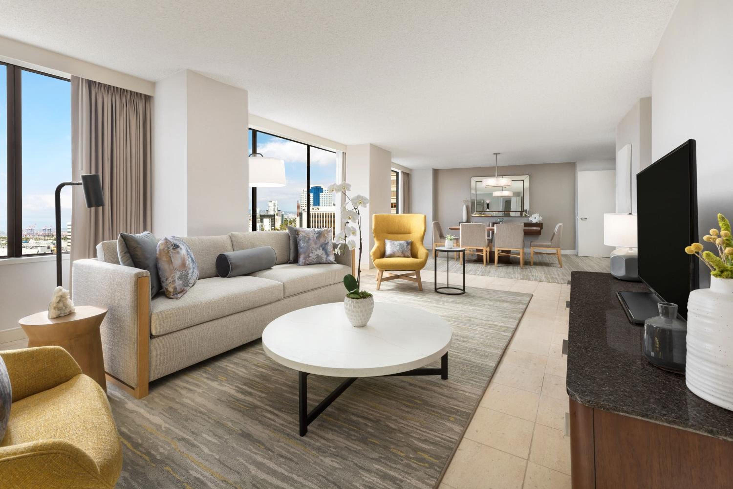 Presidential Suite, 1 King, Partial ocean view, Top floor