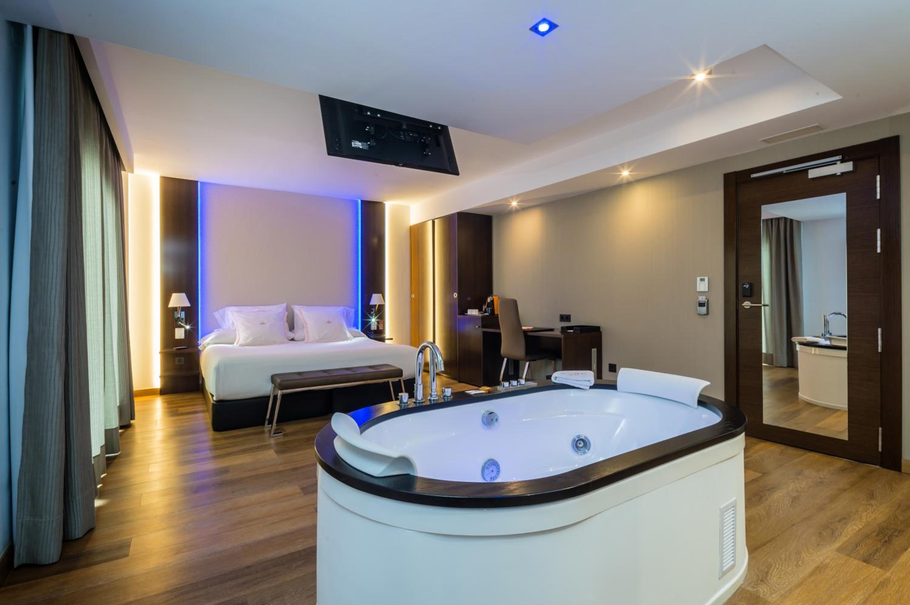 Superior Double Room with Hot Tub  and Terrace