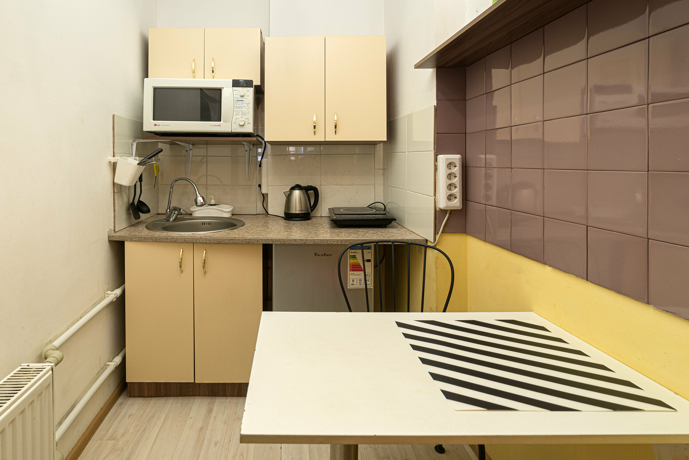 Четырехместный номер с собственной ванной комнатой вне номера