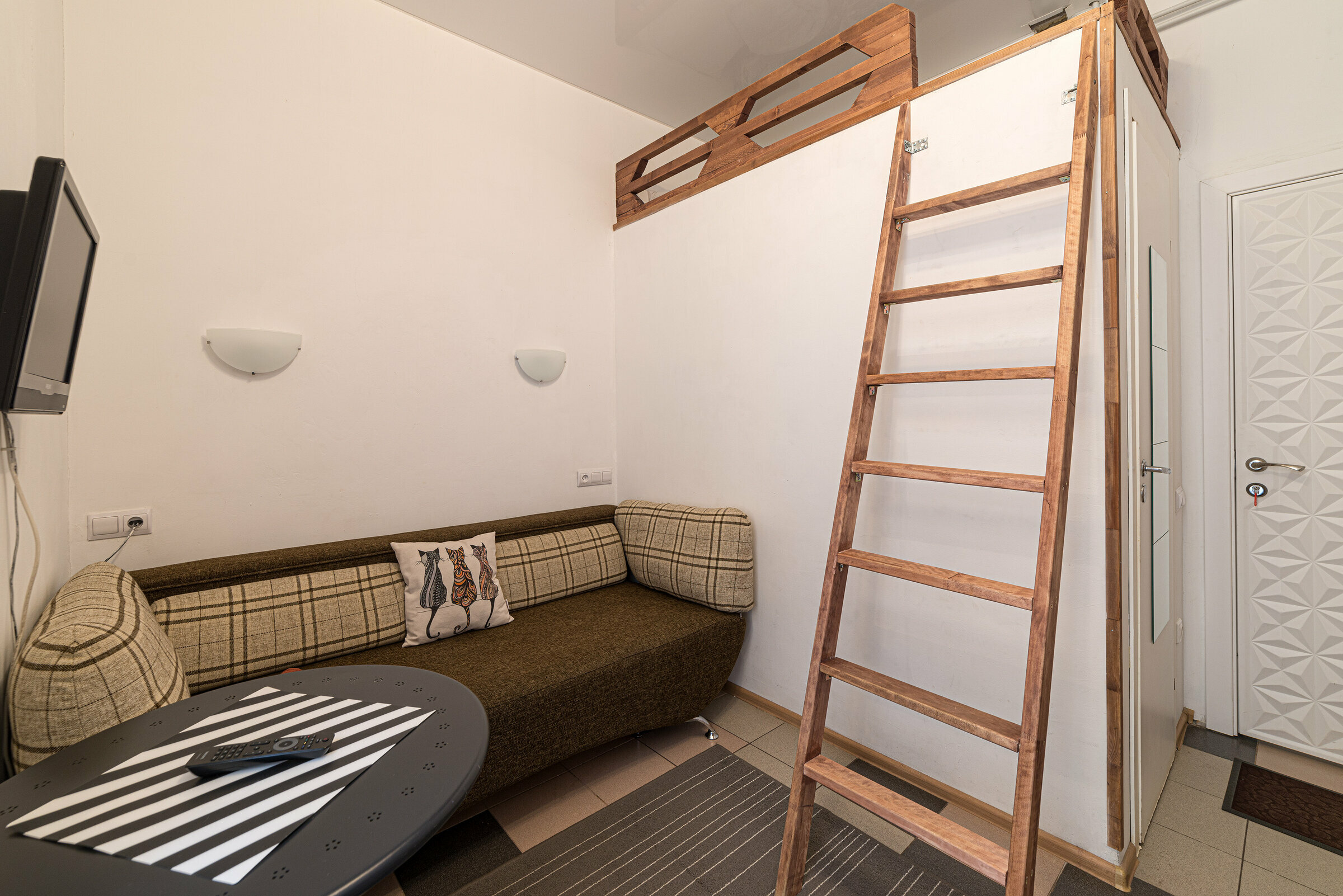 Трёхместный номер с санузлом и кухней