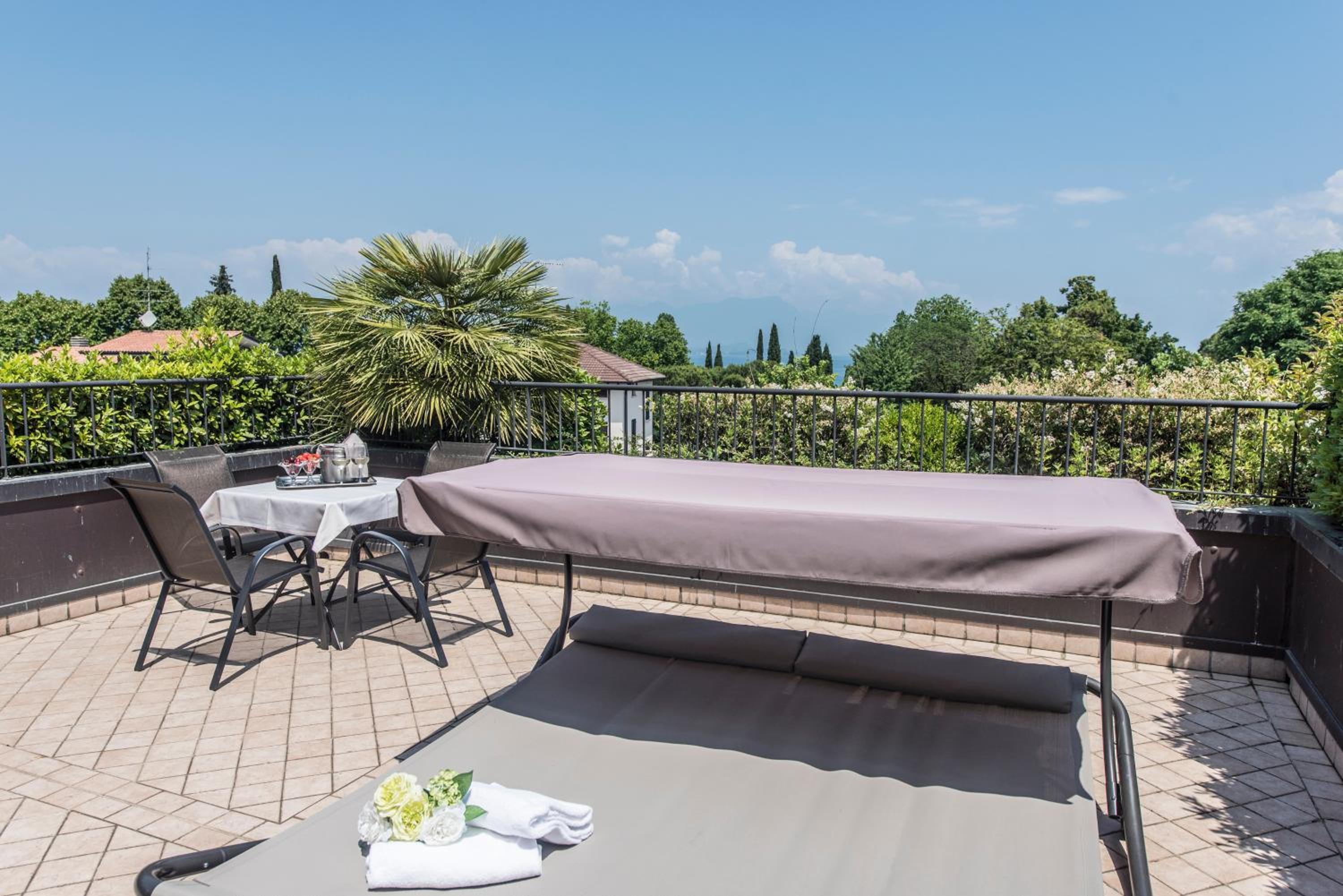 Suite with Lake View