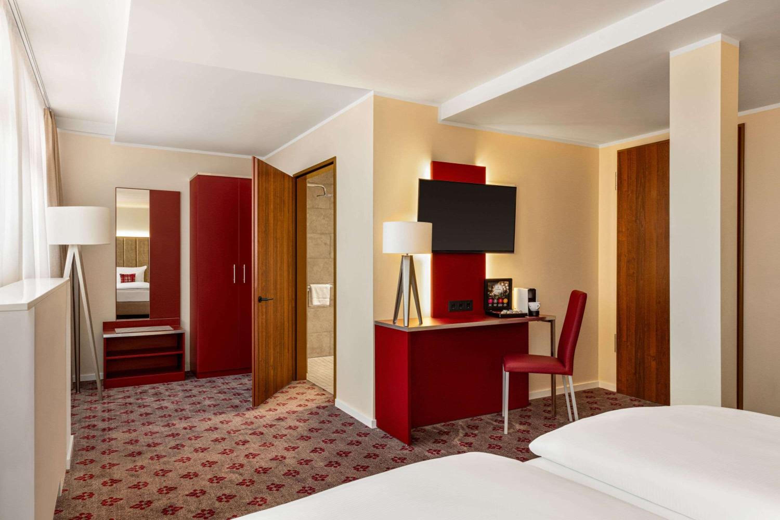 Lounge Accessible Room
