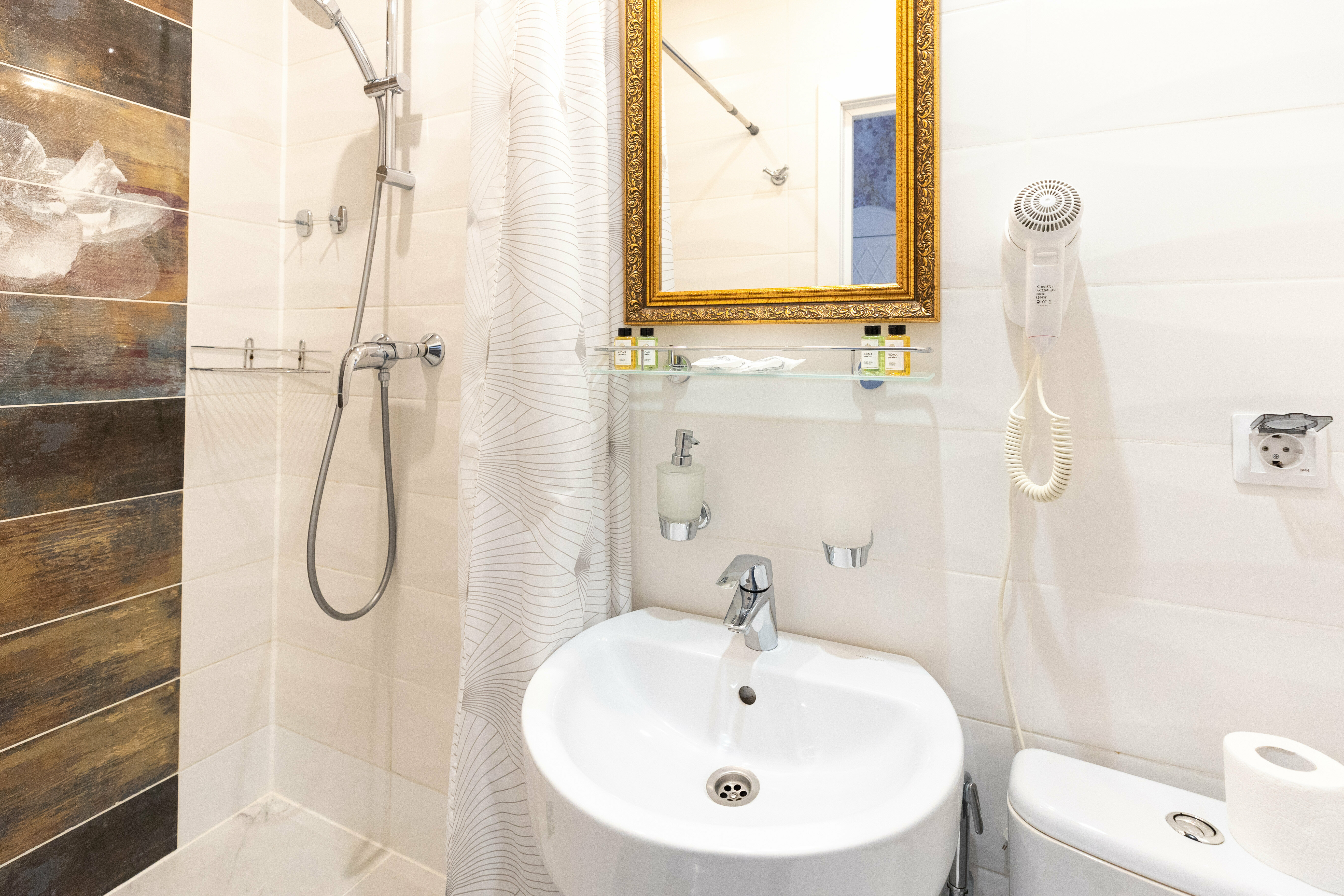 Эконом номера с окном 1,8 м от пола