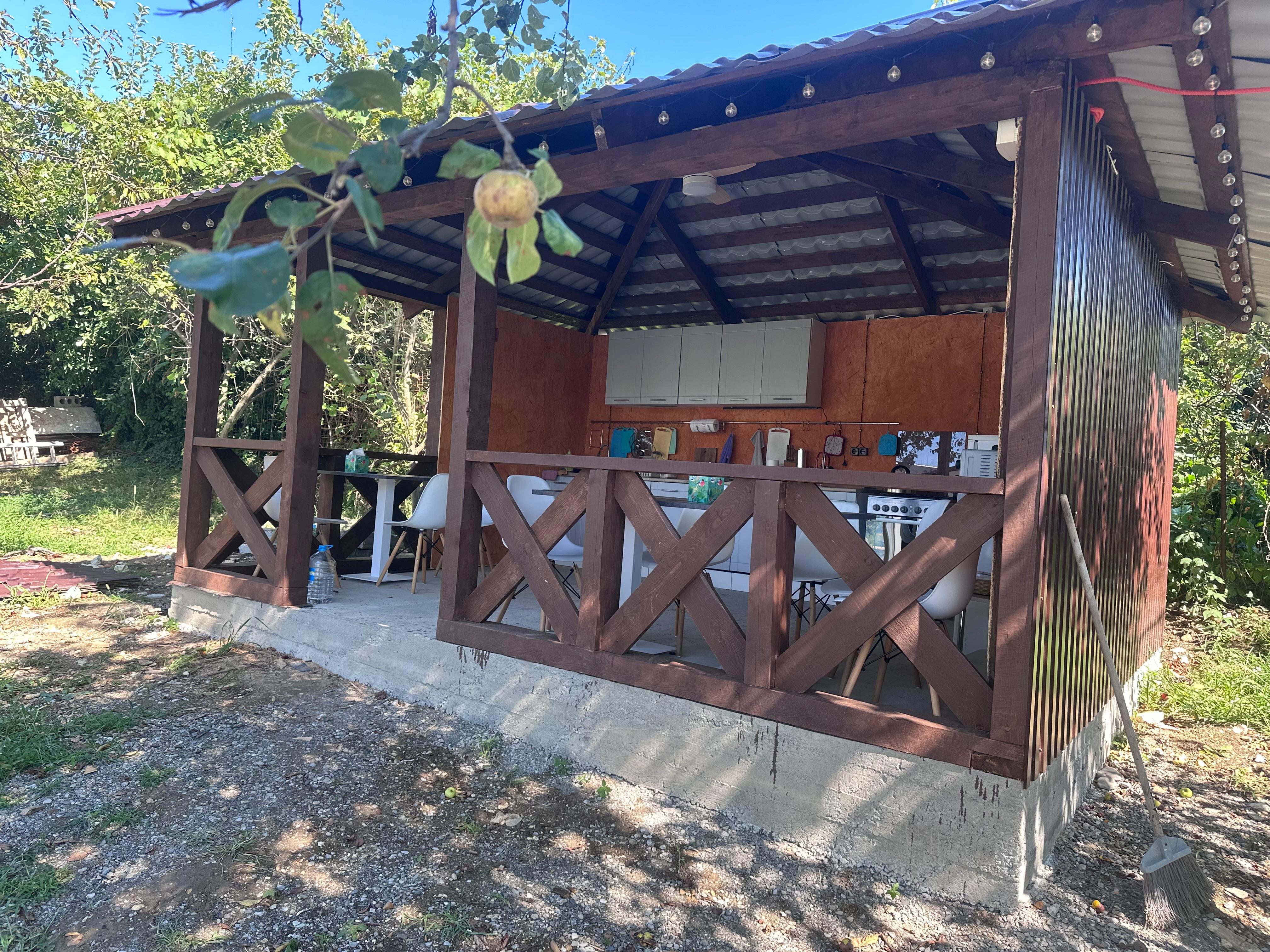 Трехместный номер с видом на горы