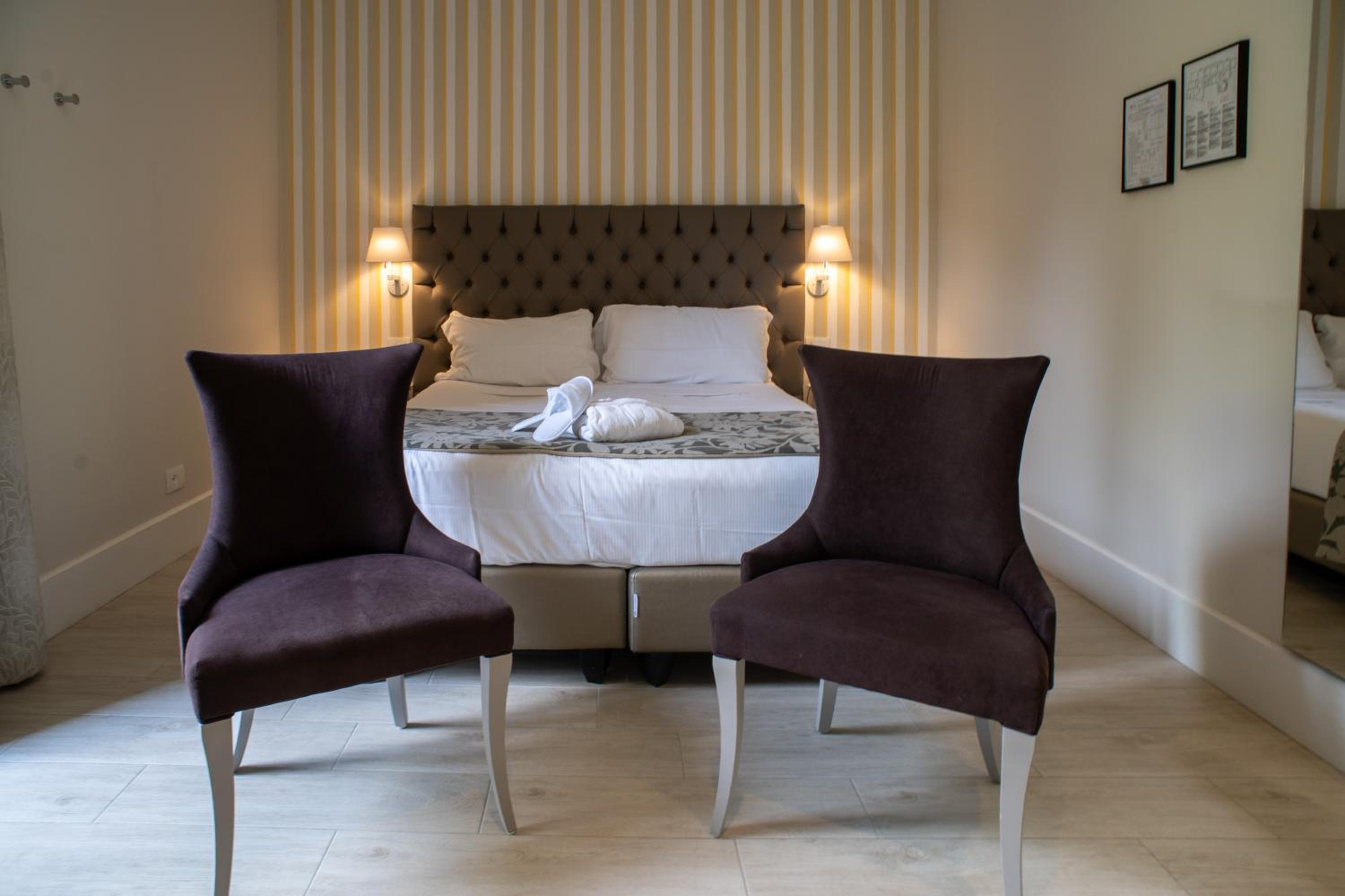 Double or Twin Room with Mountain View